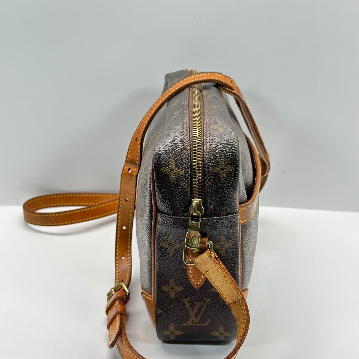 Authentic Louis Vuitton 2003 Monogram Trocadero 27 Crossbody