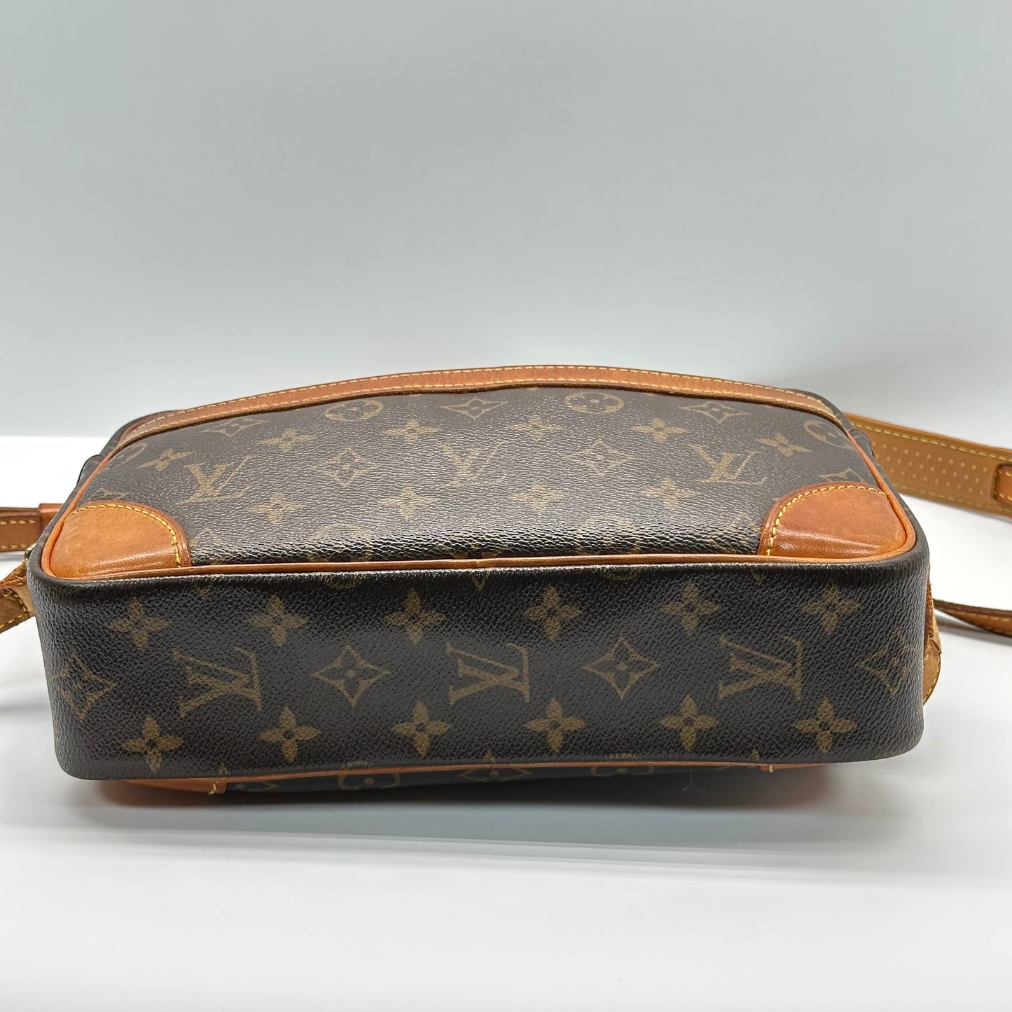Authentic Louis Vuitton 2003 Monogram Trocadero 27 Crossbody