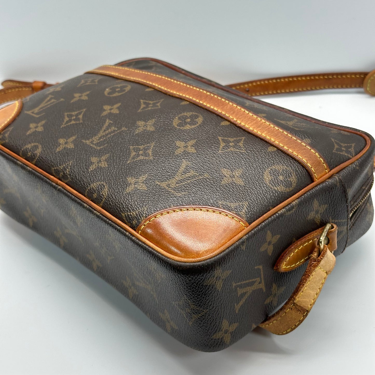 Authentic Louis Vuitton 2003 Monogram Trocadero 27 Crossbody