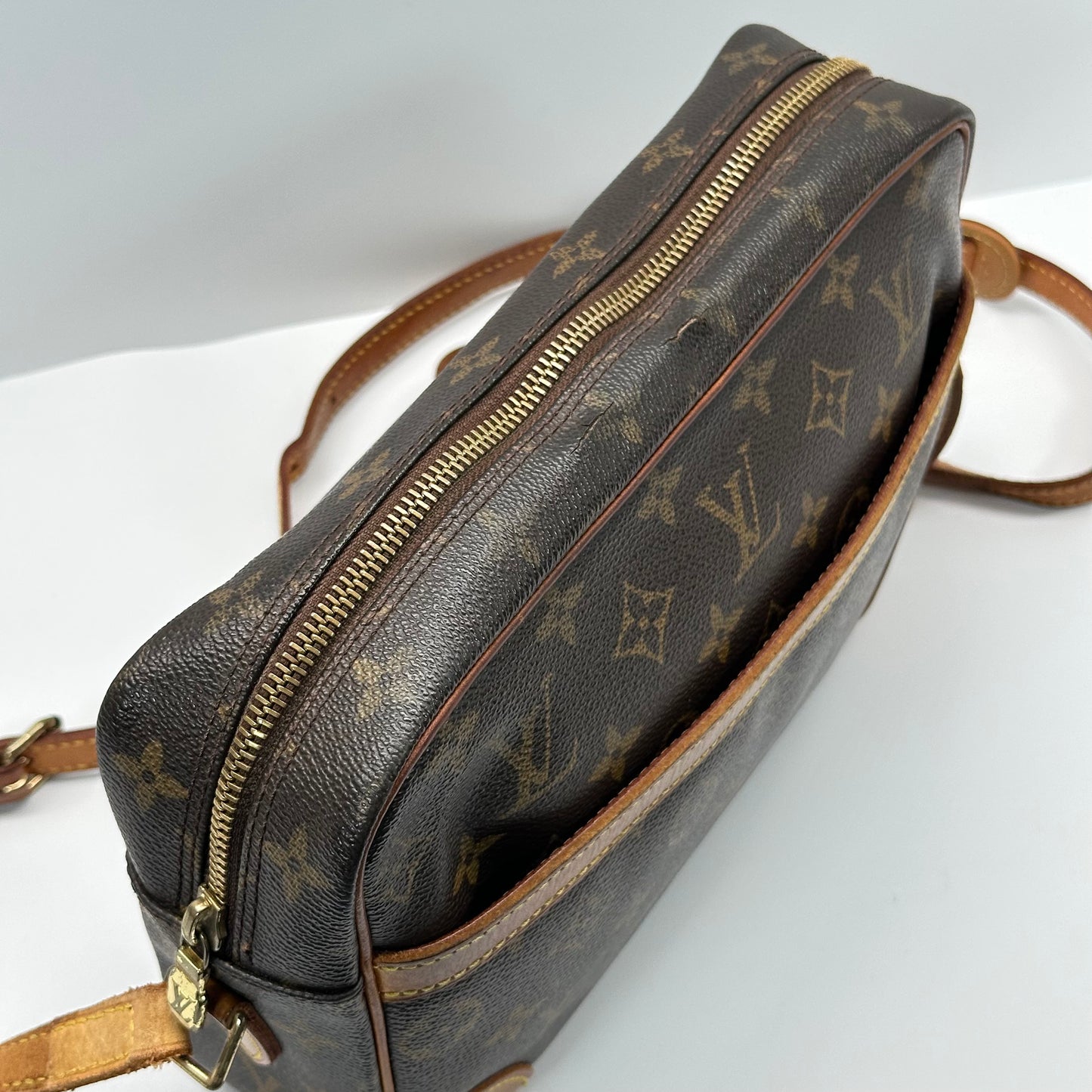 Authentic Louis Vuitton 2003 Monogram Trocadero 27 Crossbody