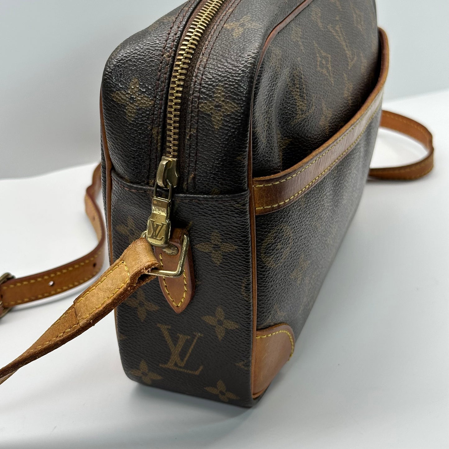 Authentic Louis Vuitton 2003 Monogram Trocadero 27 Crossbody