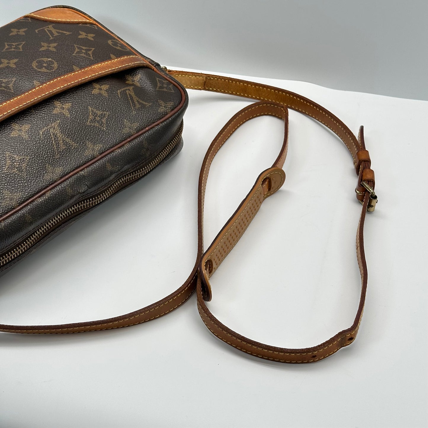 Authentic Louis Vuitton 2003 Monogram Trocadero 27 Crossbody
