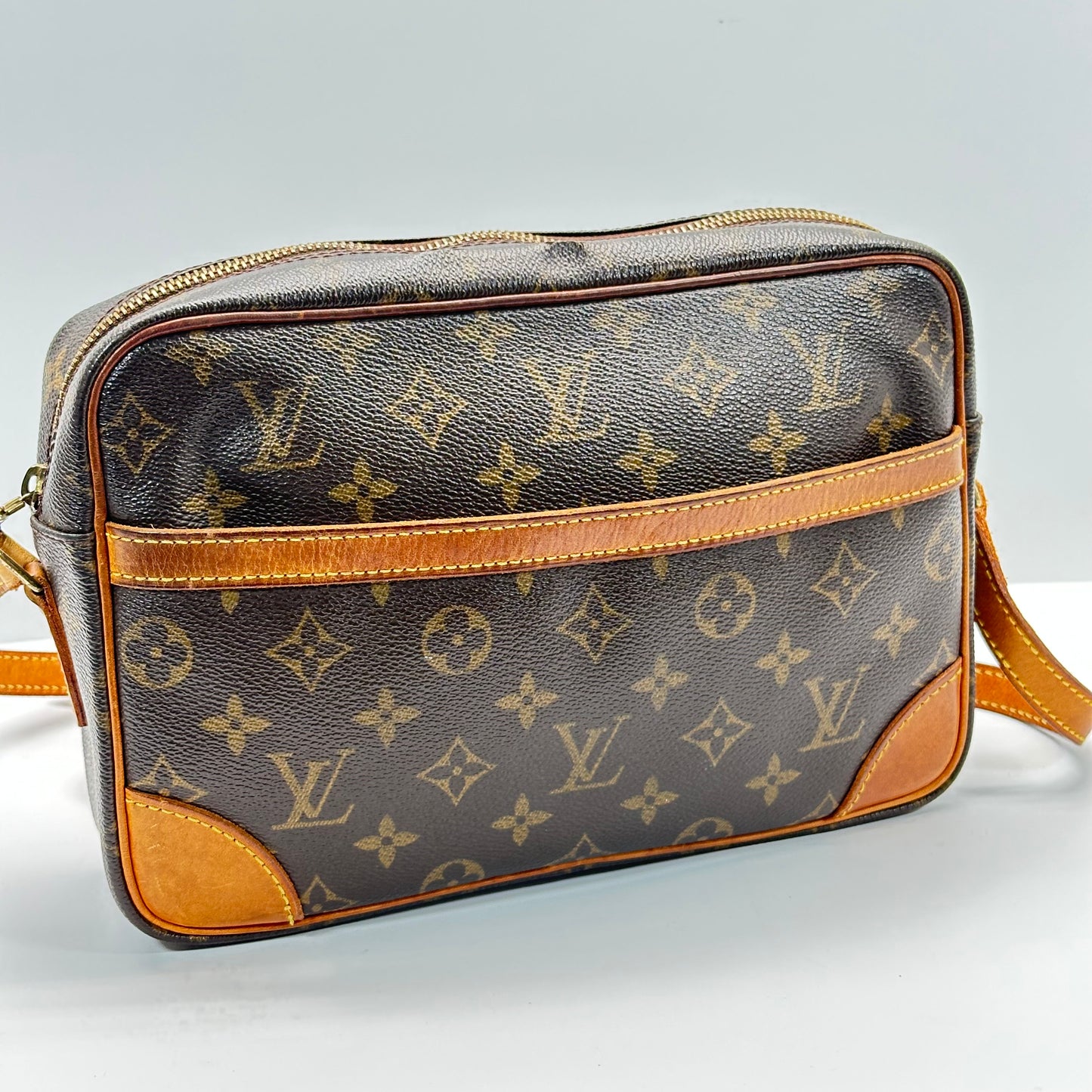 Authentic Louis Vuitton 2003 Monogram Trocadero 27 Crossbody