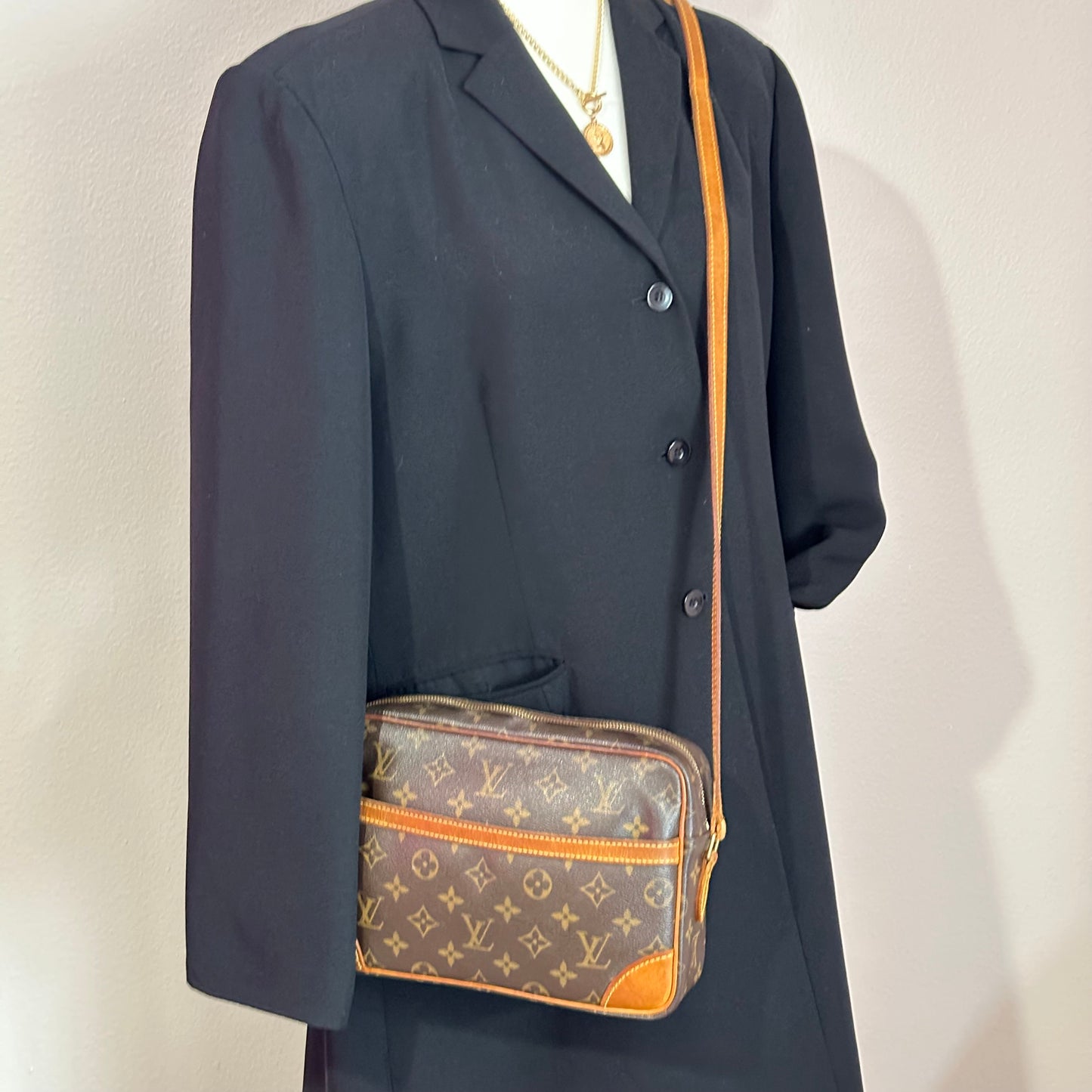 Authentic Louis Vuitton 2003 Monogram Trocadero 27 Crossbody