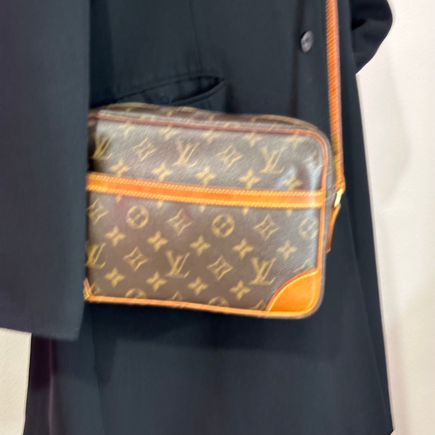 Authentic Louis Vuitton 2003 Monogram Trocadero 27 Crossbody