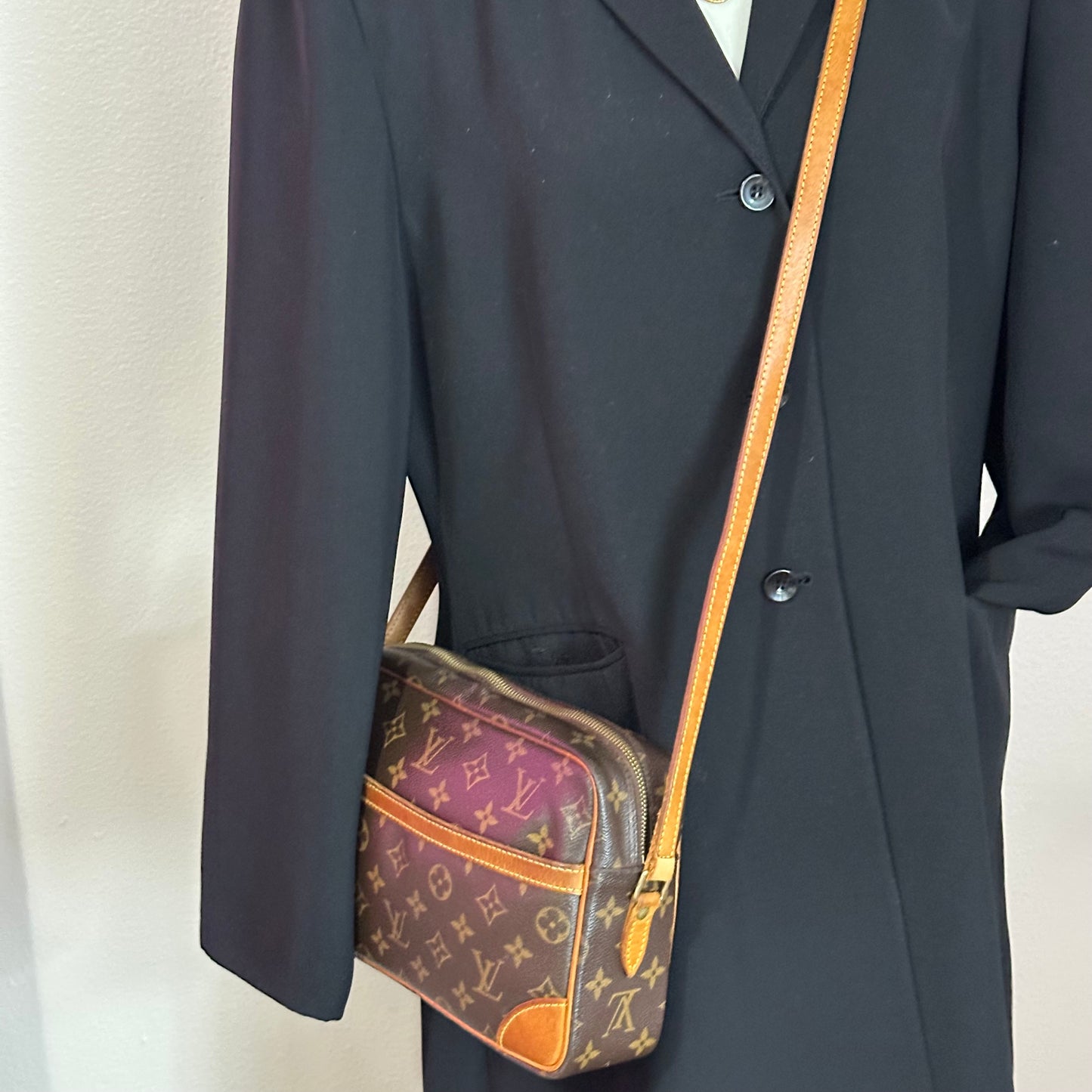 Authentic Louis Vuitton 2003 Monogram Trocadero 27 Crossbody