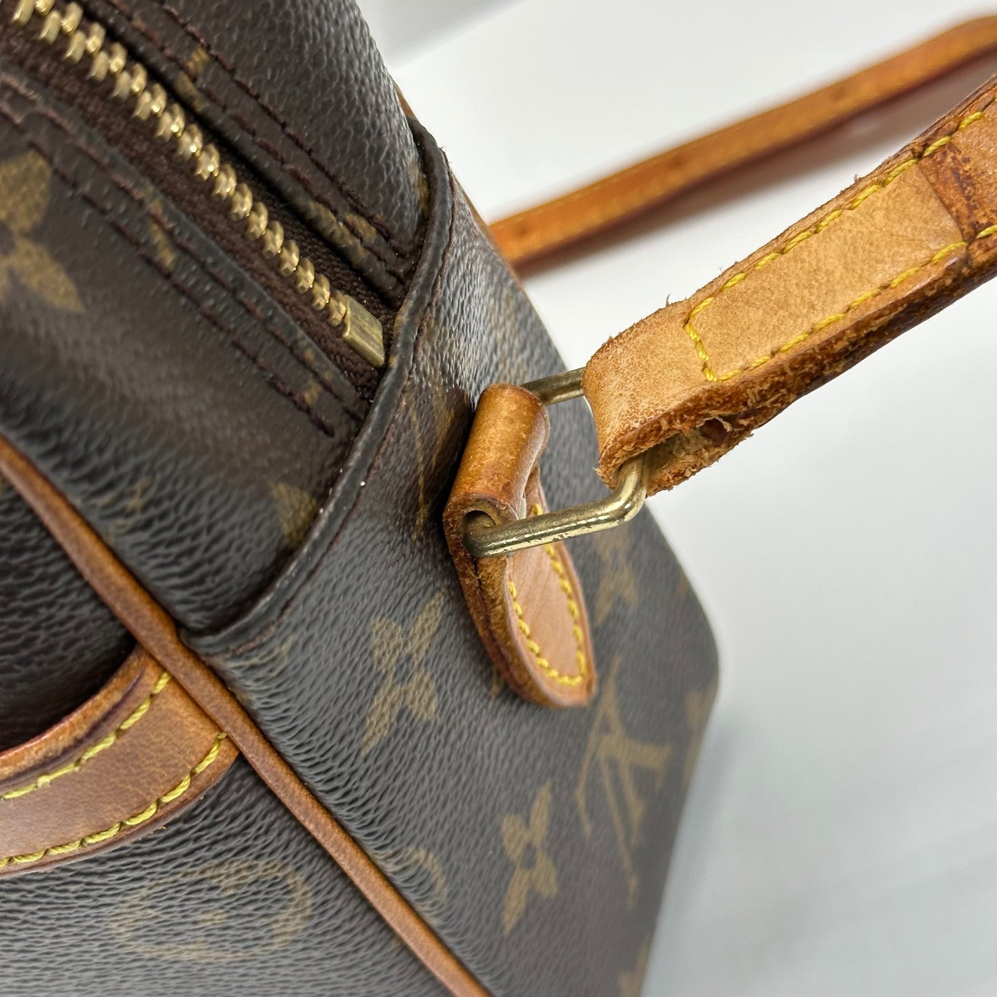 Authentic Louis Vuitton 2003 Monogram Trocadero 27 Crossbody