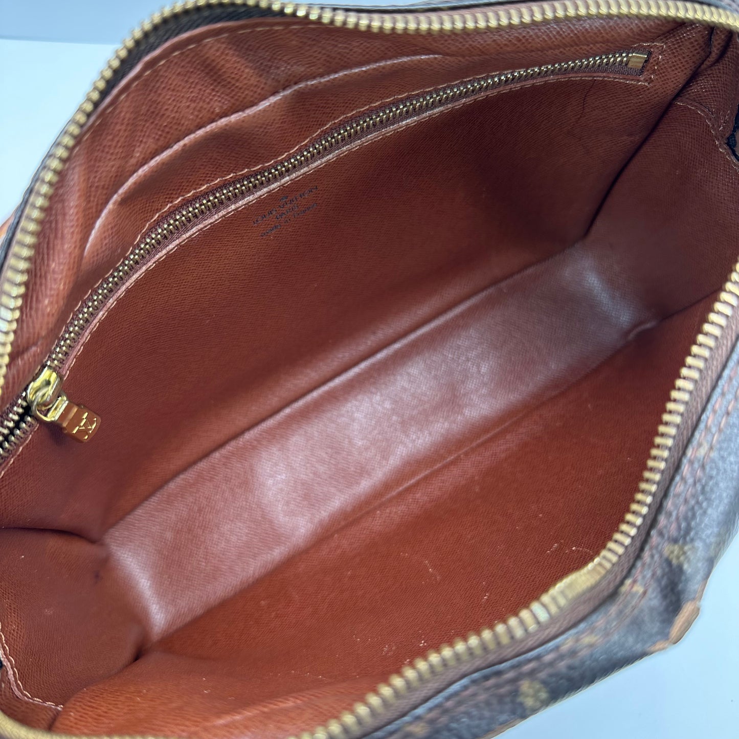 Authentic Louis Vuitton 2003 Monogram Trocadero 27 Crossbody