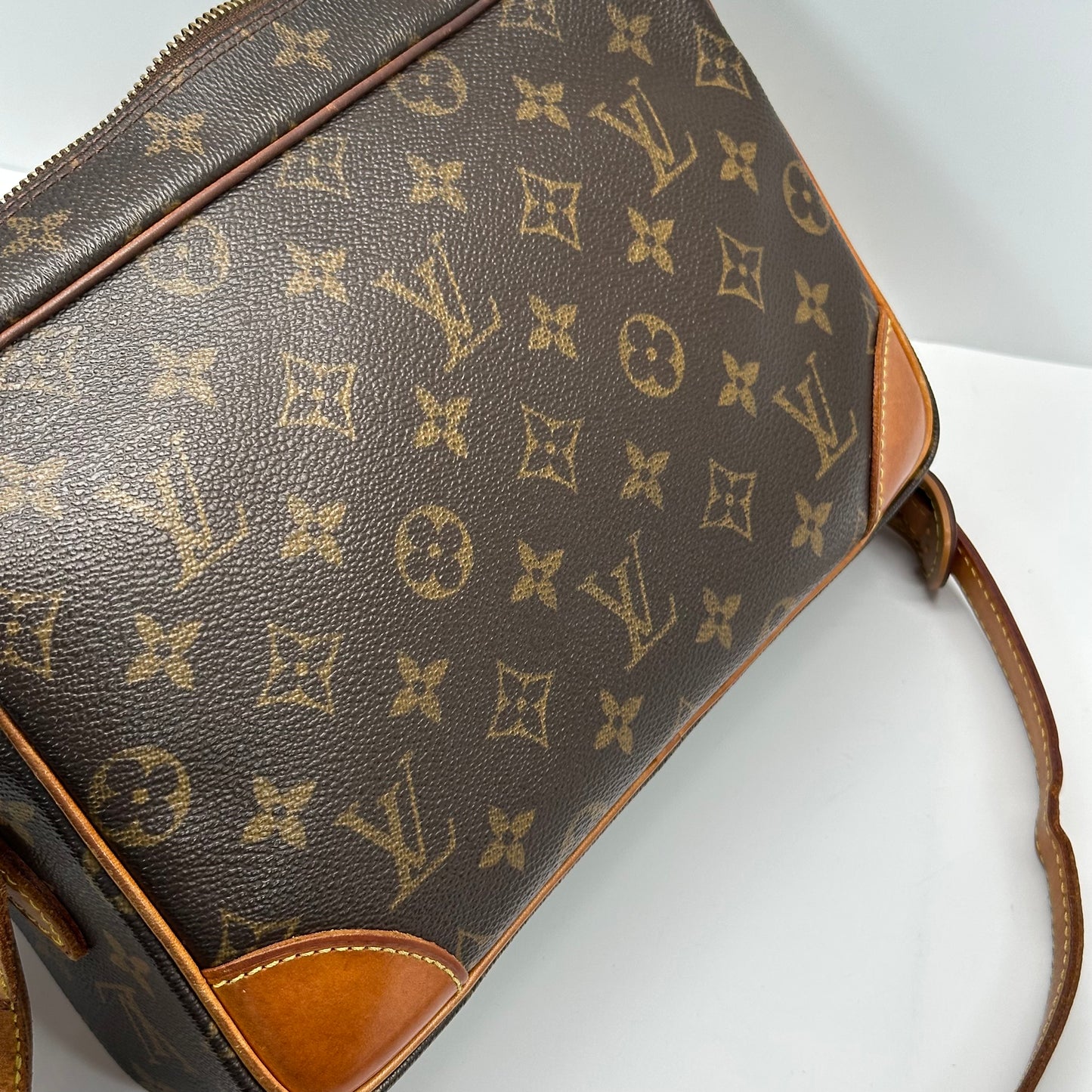 Authentic Louis Vuitton 2003 Monogram Trocadero 27 Crossbody