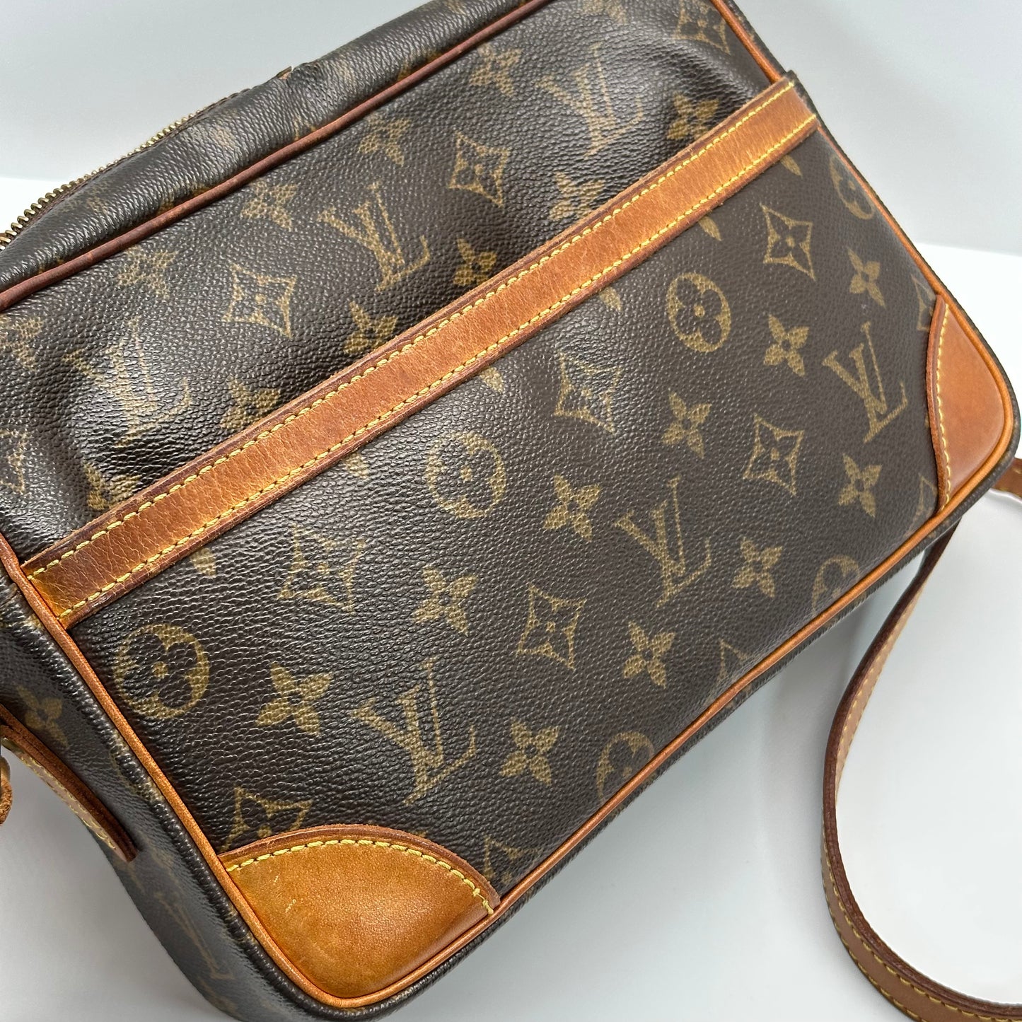 Authentic Louis Vuitton 2003 Monogram Trocadero 27 Crossbody