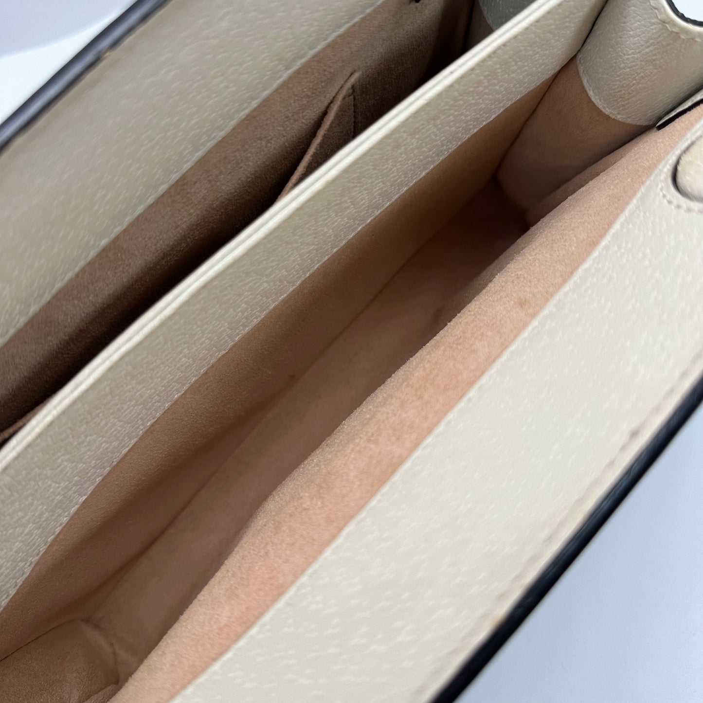 Authentic GUCCI White Ophidia Medium Chain Shoulder Bag