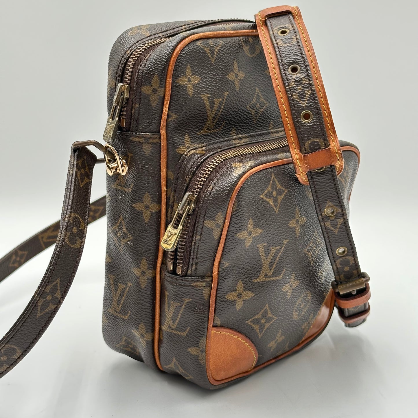 Authentic Louis Vuitton 1987 Monogram Amazone MM Crossbody