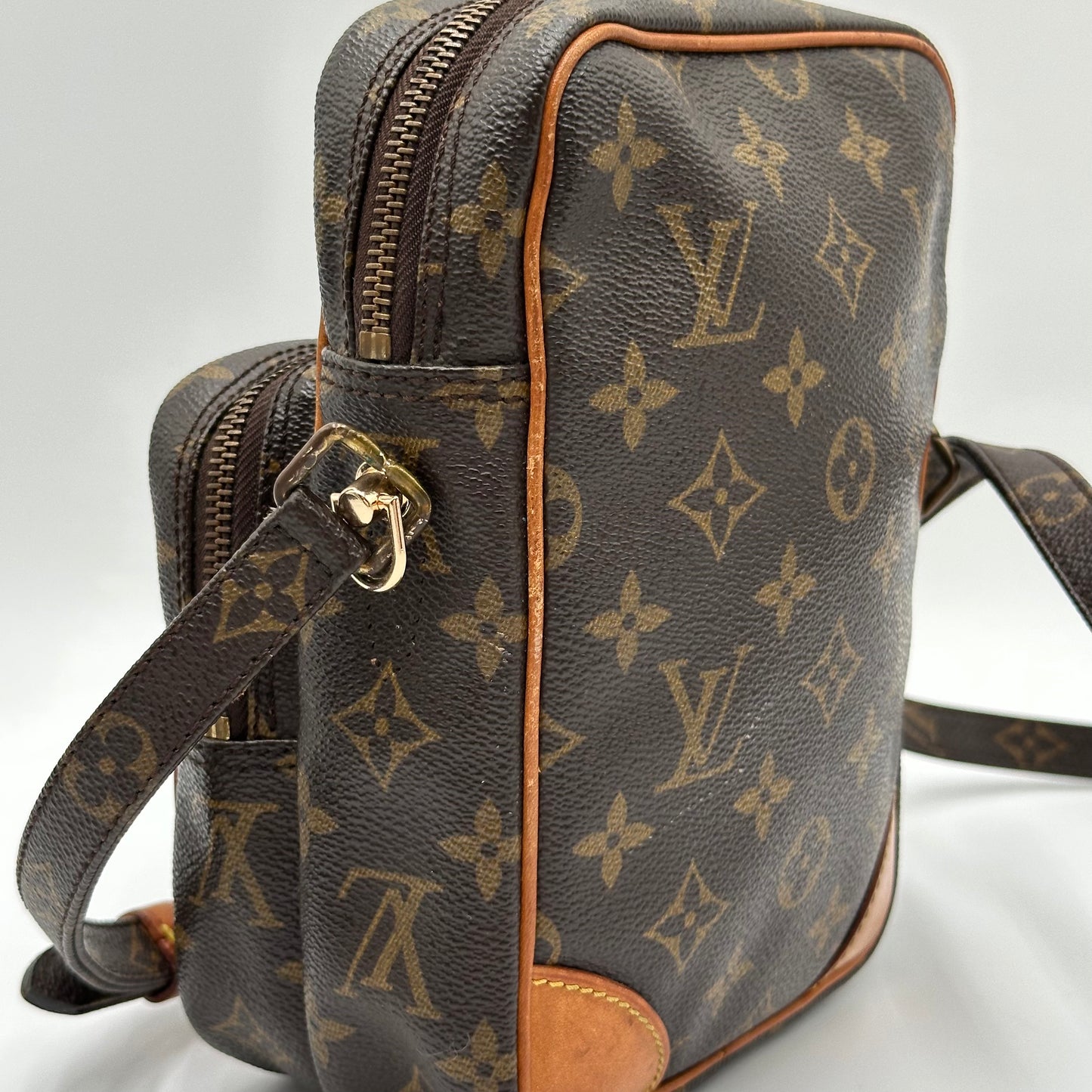 Authentic Louis Vuitton 1987 Monogram Amazone MM Crossbody
