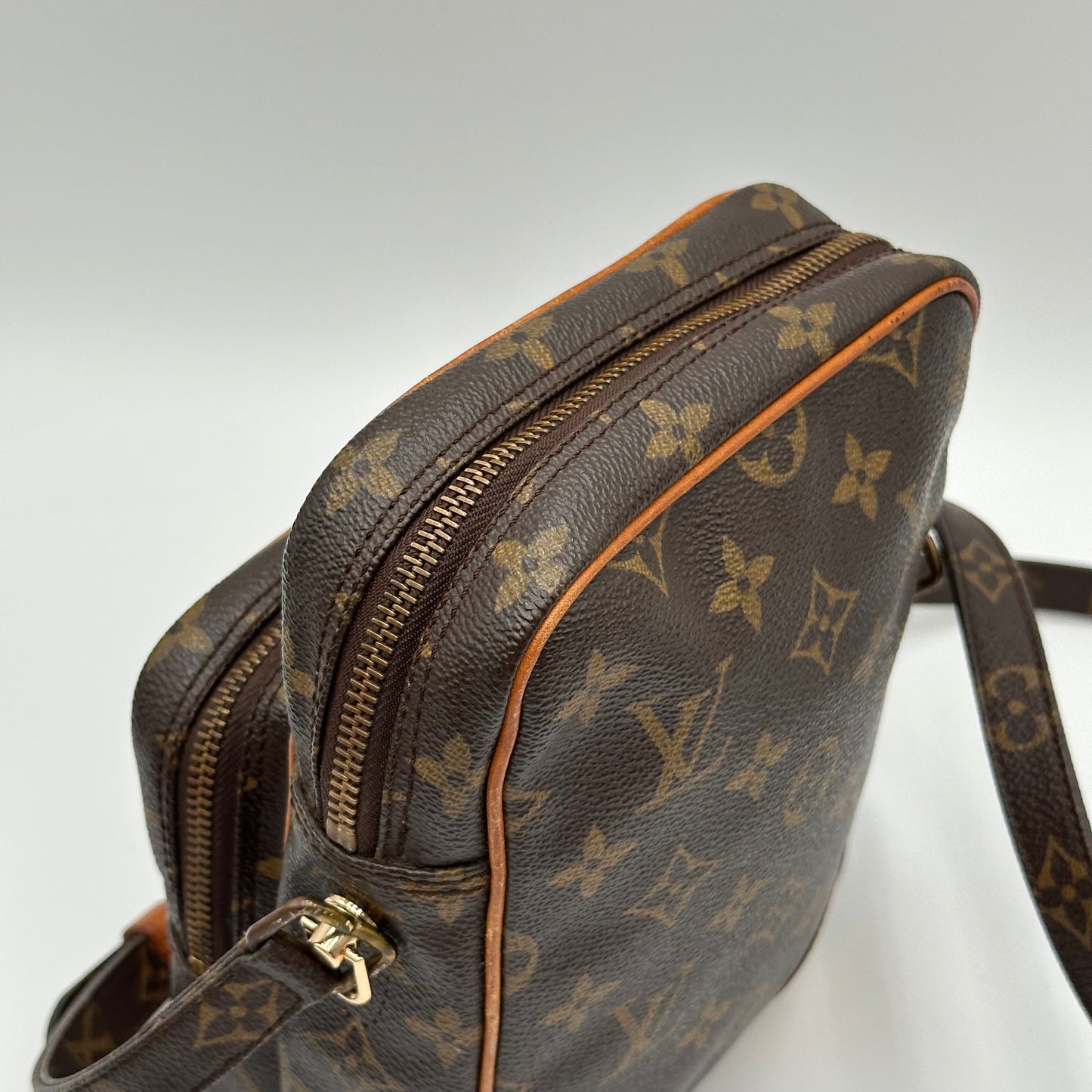 Authentic Louis Vuitton 1987 Monogram Amazone MM Crossbody