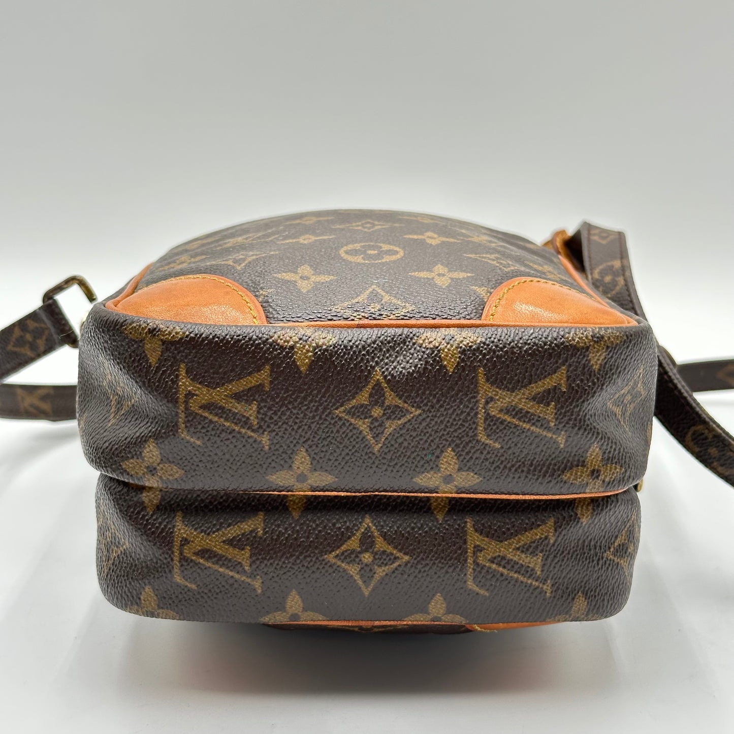 Authentic Louis Vuitton 1987 Monogram Amazone MM Crossbody
