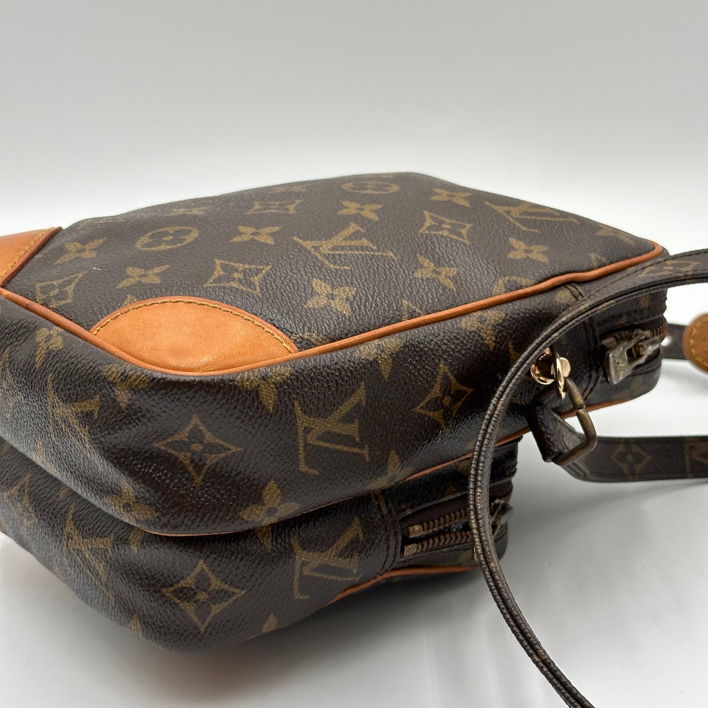 Authentic Louis Vuitton 1987 Monogram Amazone MM Crossbody