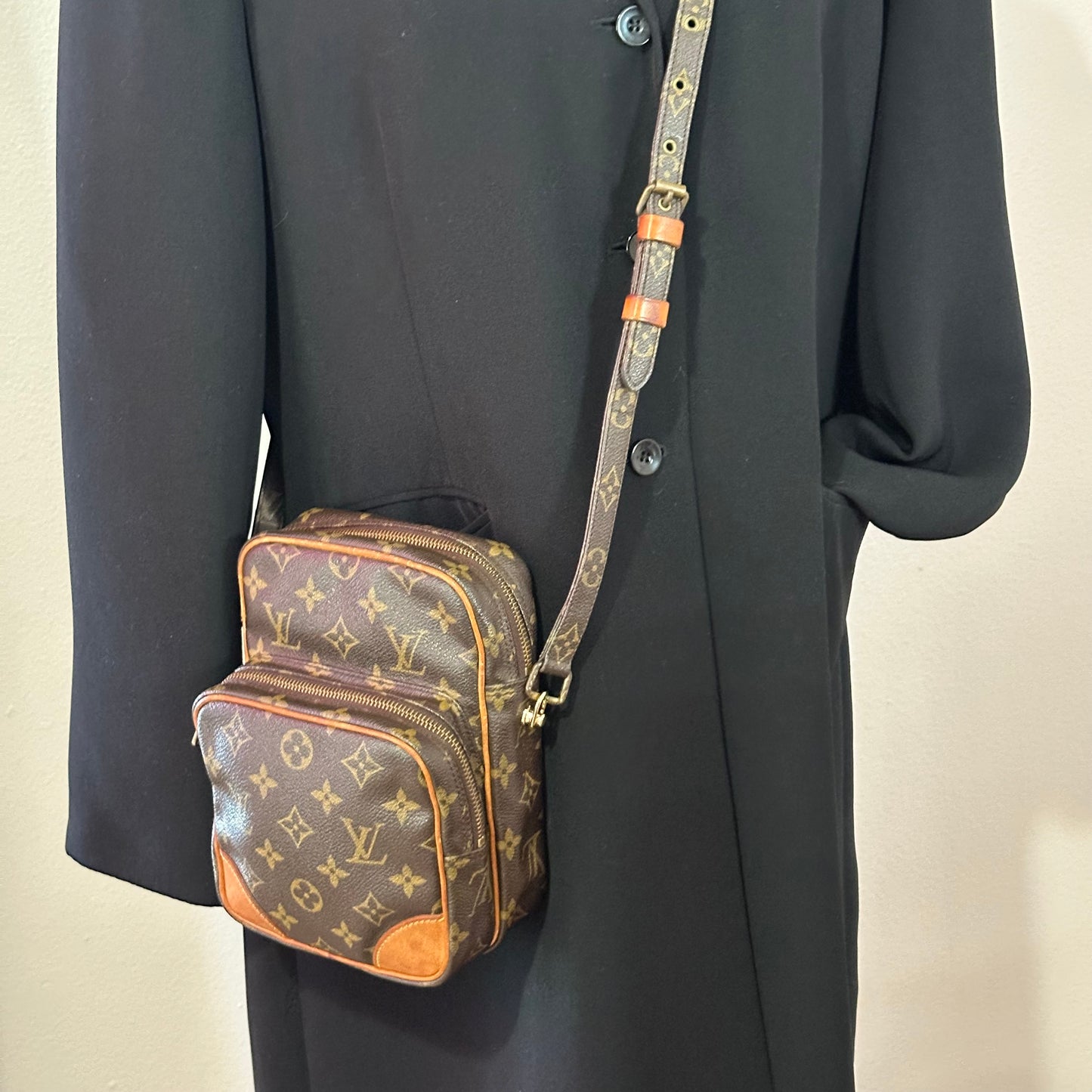 Authentic Louis Vuitton 1987 Monogram Amazone MM Crossbody