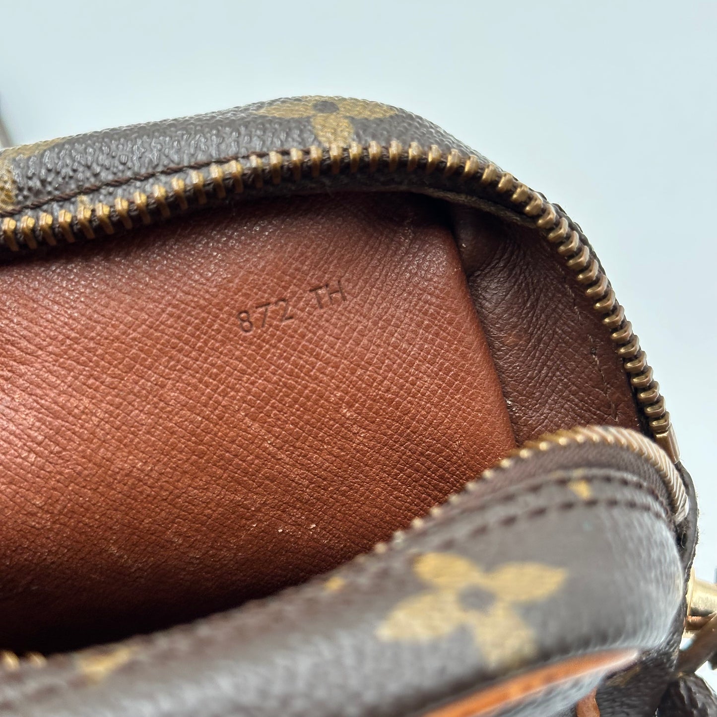 Authentic Louis Vuitton 1987 Monogram Amazone MM Crossbody