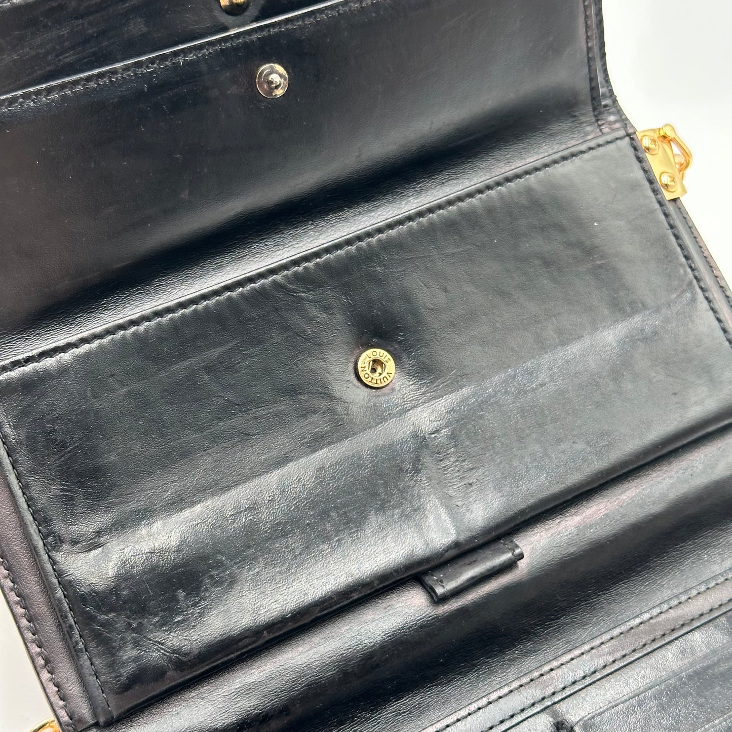 Authentic Louis Vuitton 2005 Suhali Black Trifold Wallet Crossbody