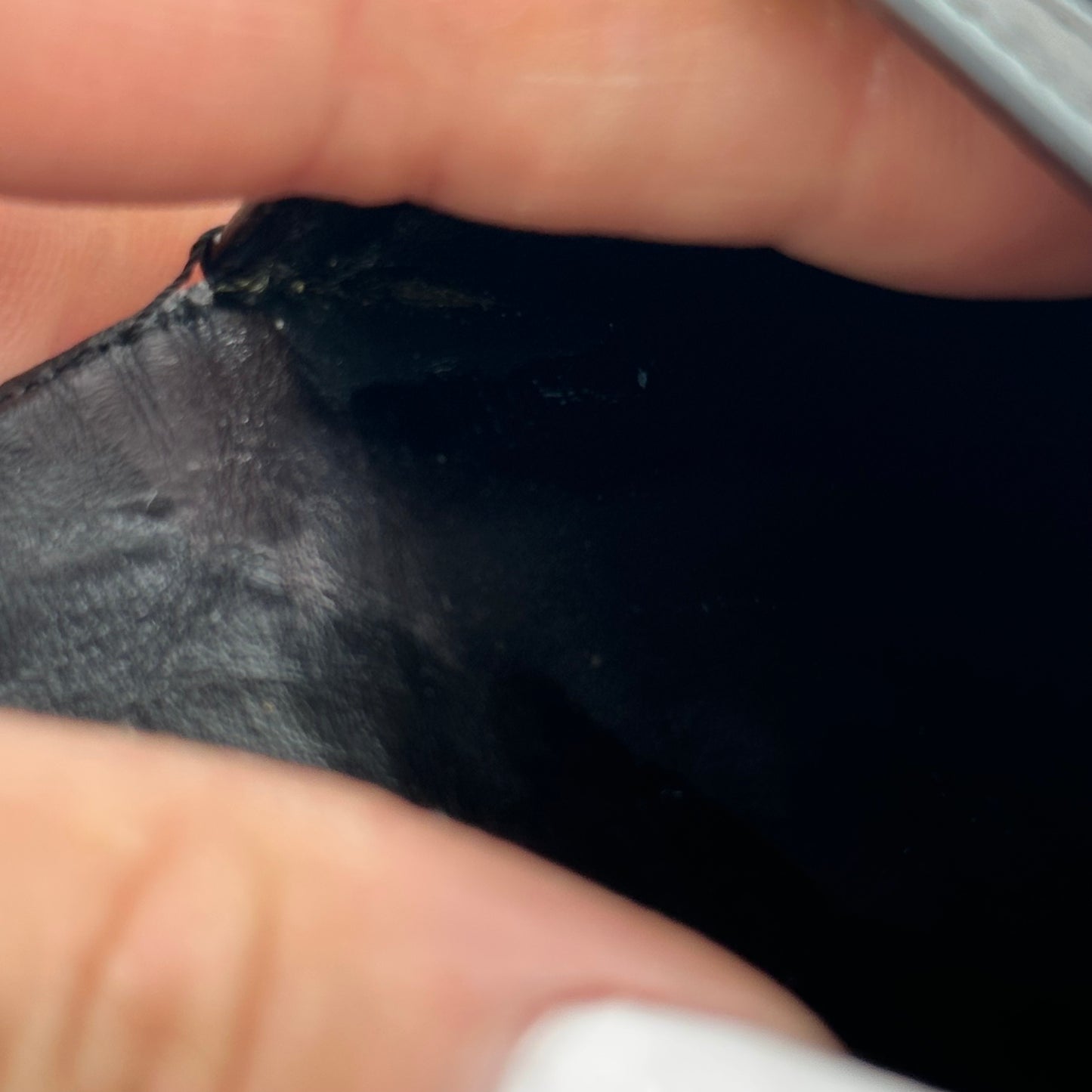 Authentic Louis Vuitton 2005 Suhali Black Trifold Wallet Crossbody