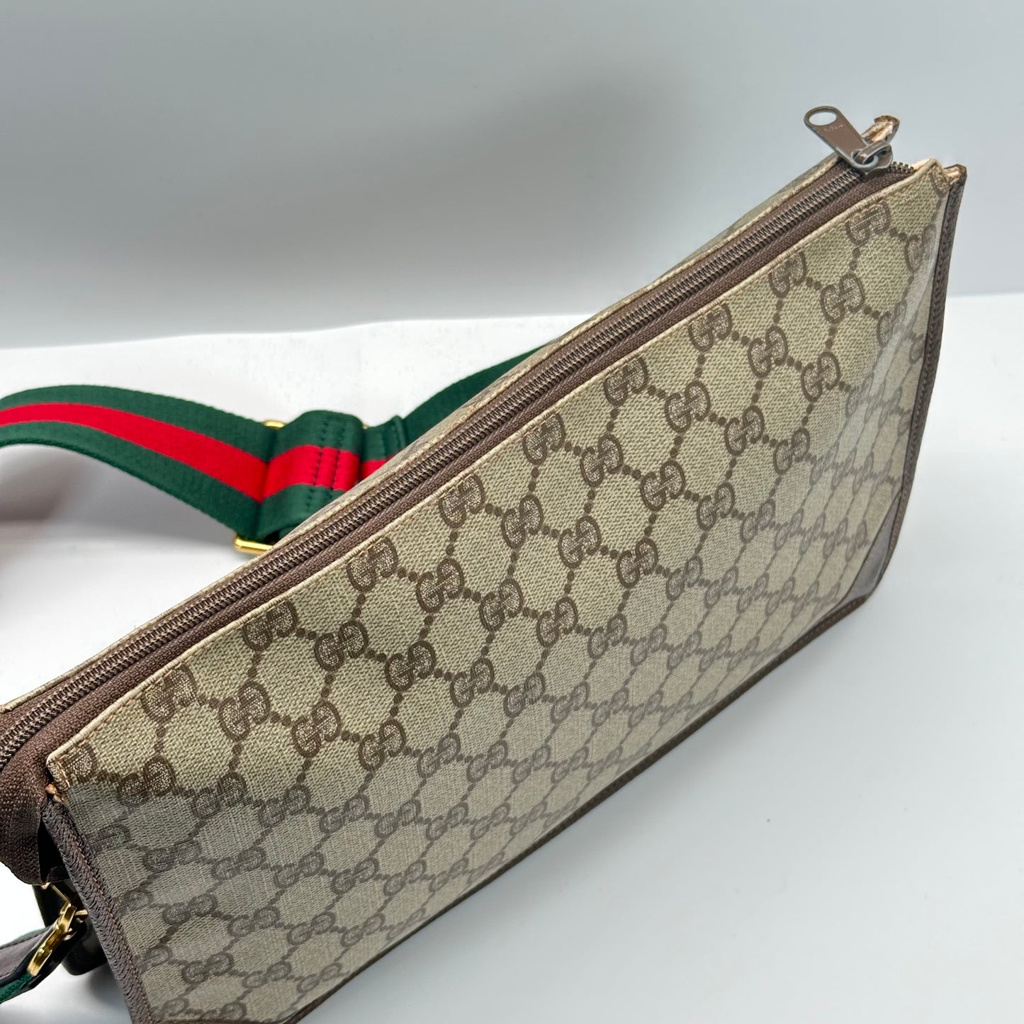 Authentic GUCCI Vintage GG Large Zipper Pouch Crossbody