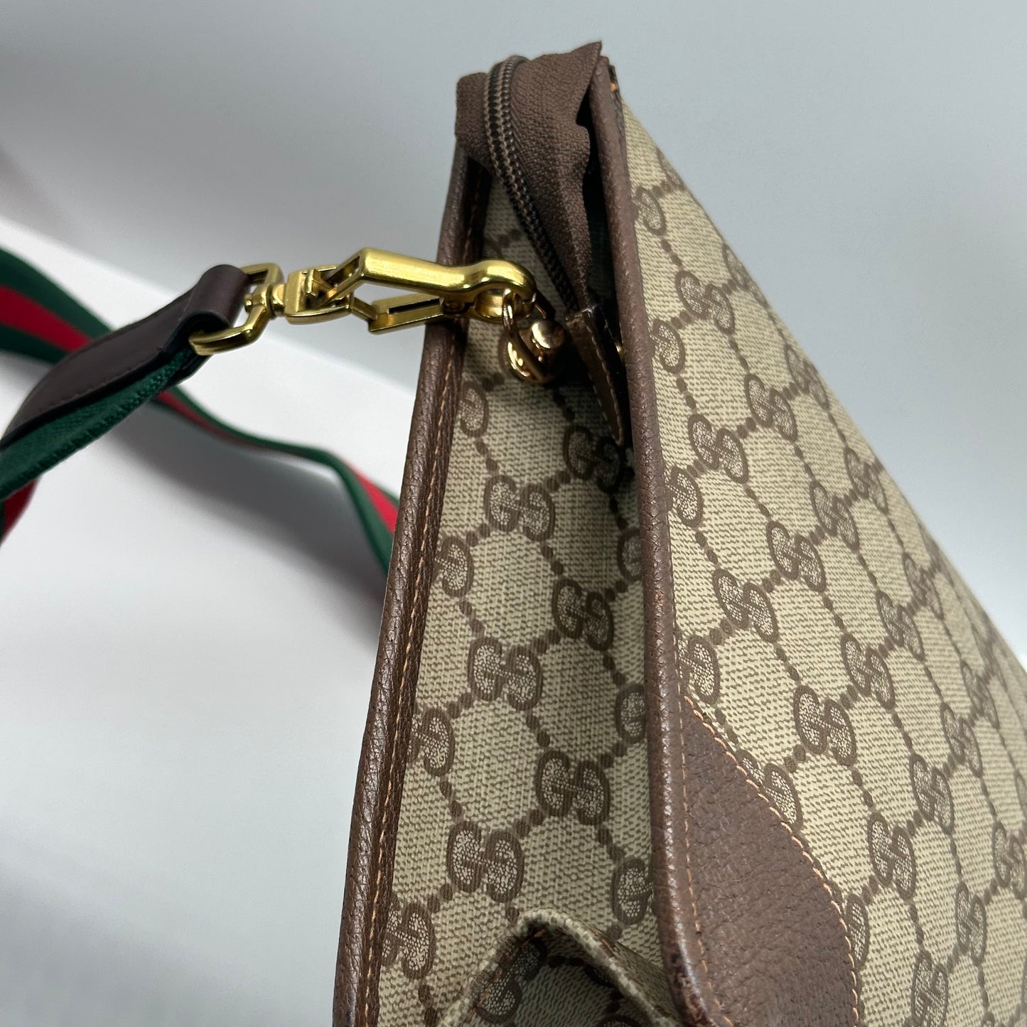 Authentic GUCCI Vintage GG Large Zipper Pouch Crossbody
