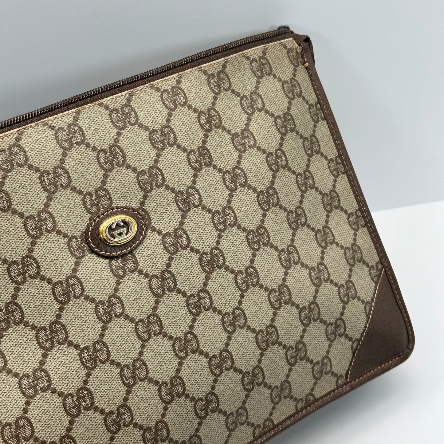 Authentic GUCCI Vintage GG Large Zipper Pouch Crossbody