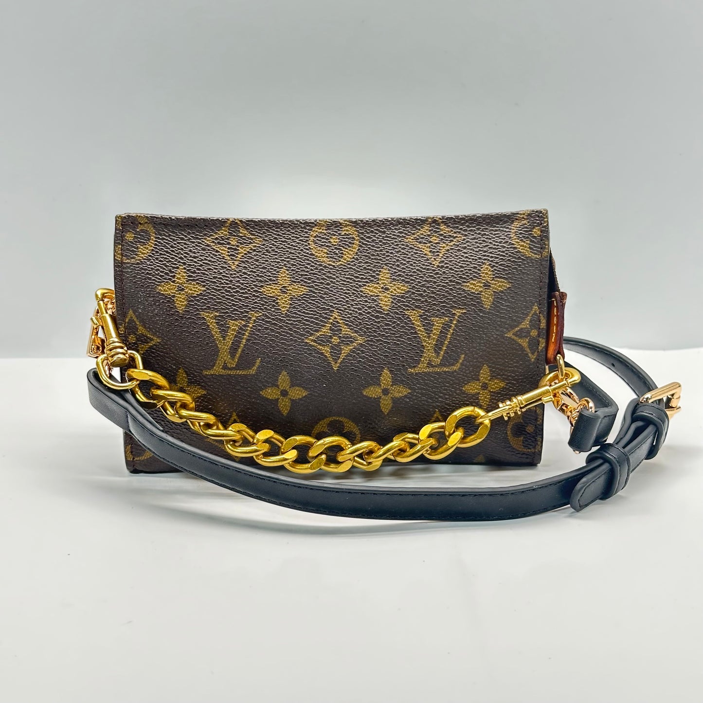 Authentic Louis Vuitton Monogram Bucket Pouch Crossbody
