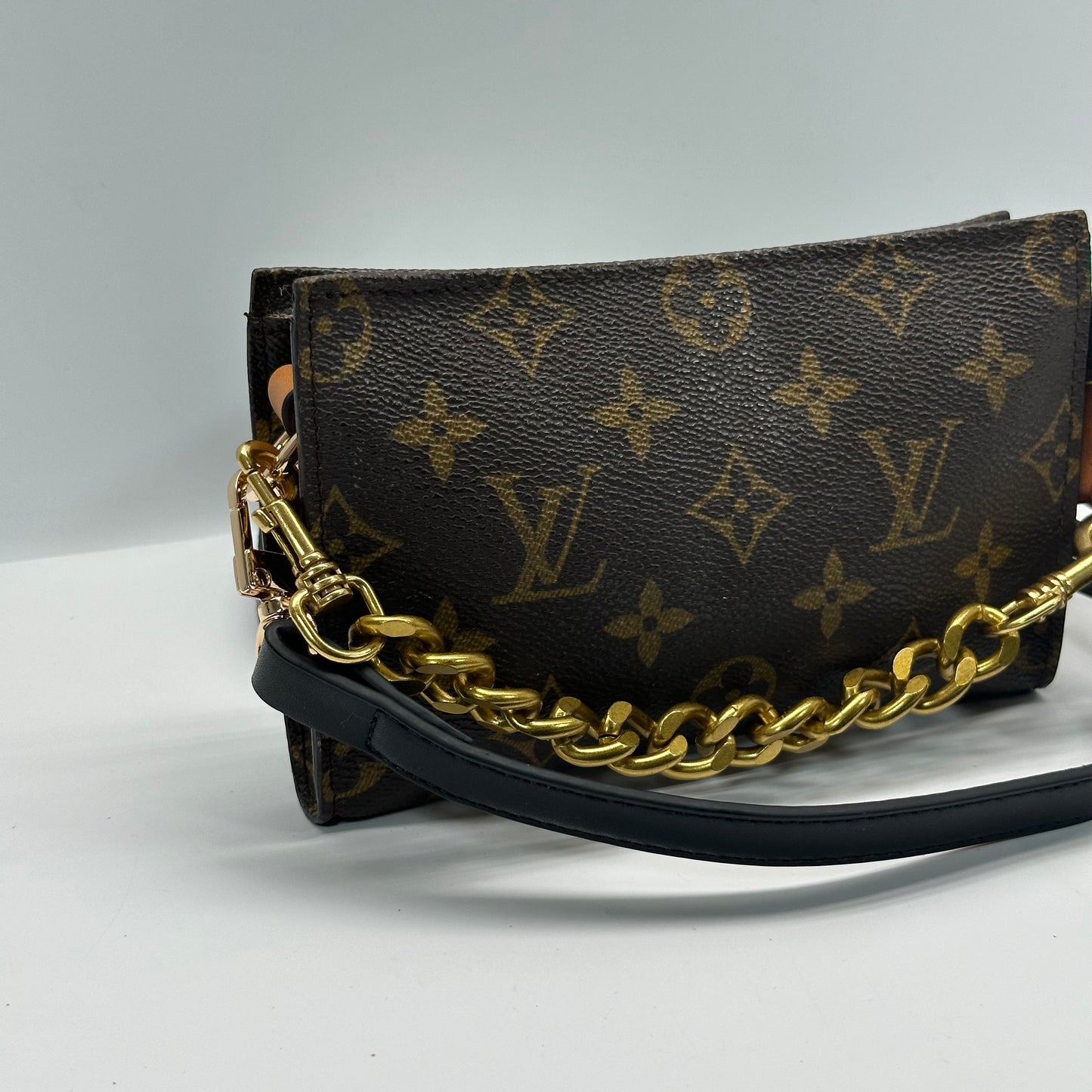 Authentic Louis Vuitton Monogram Bucket Pouch Crossbody