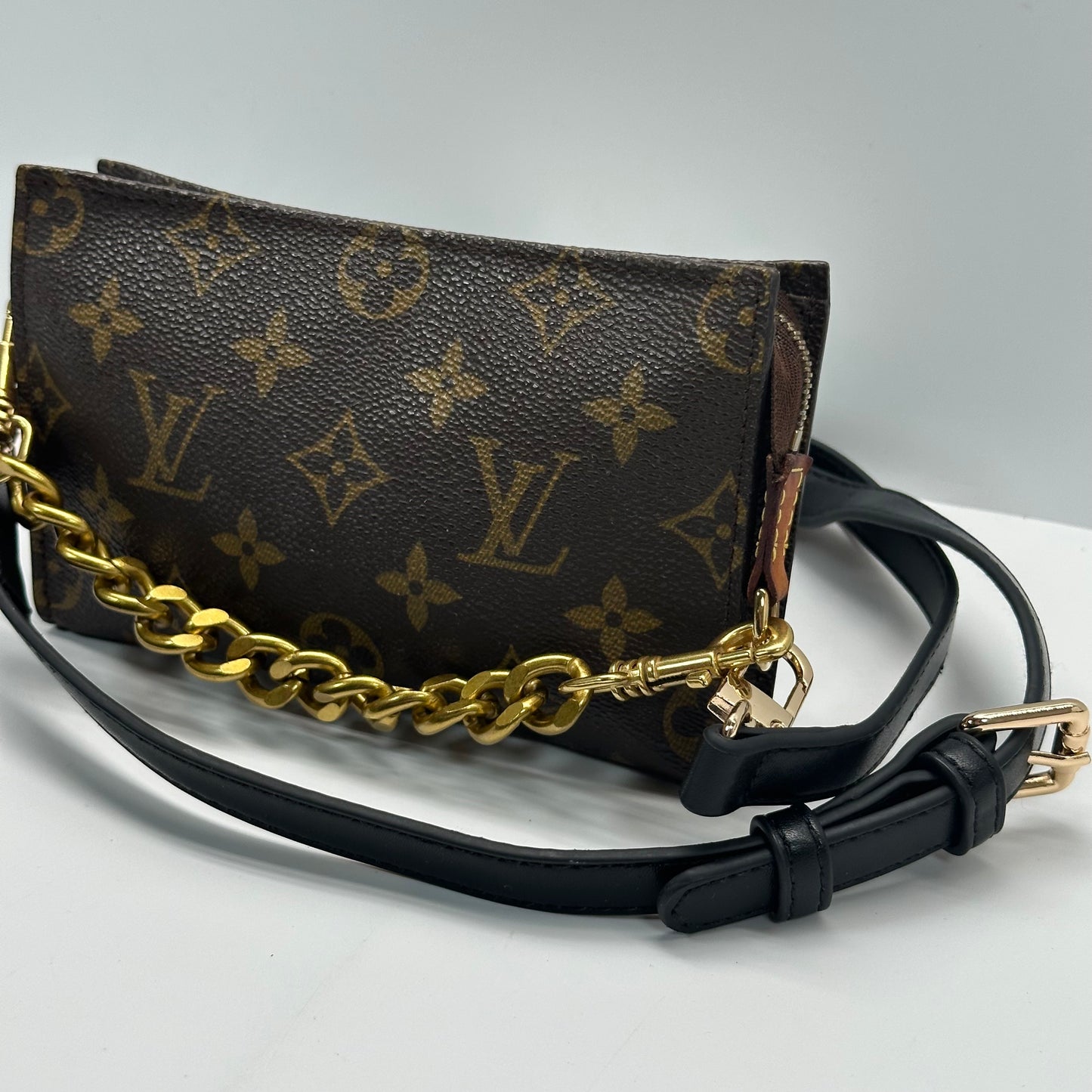 Authentic Louis Vuitton Monogram Bucket Pouch Crossbody