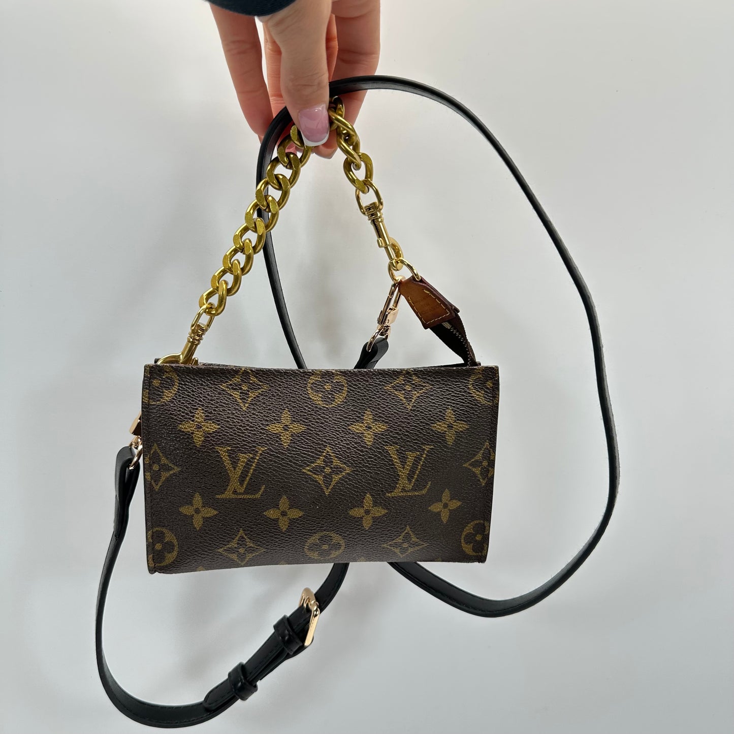 Authentic Louis Vuitton Monogram Bucket Pouch Crossbody