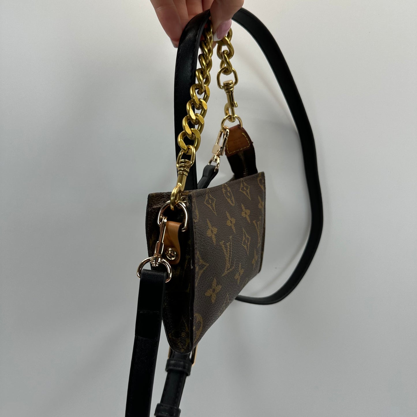 Authentic Louis Vuitton Monogram Bucket Pouch Crossbody