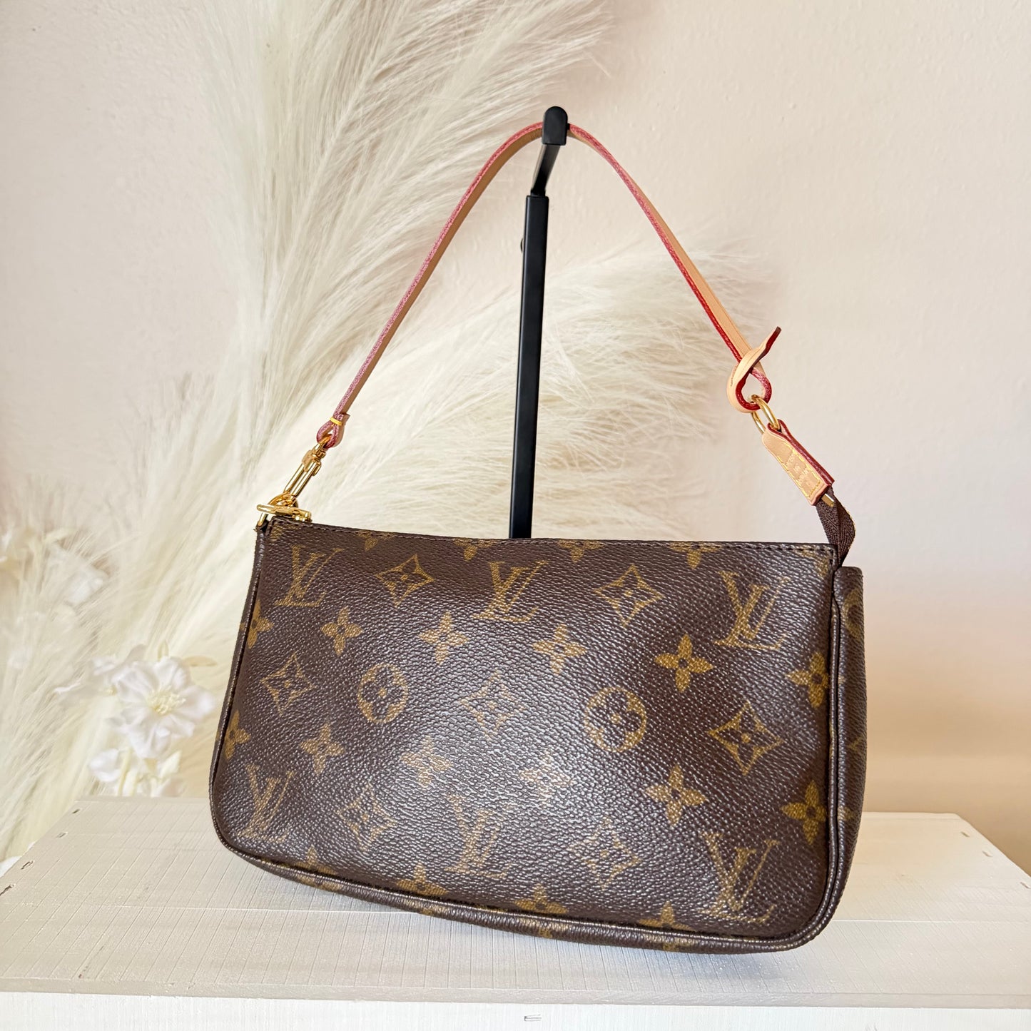 Authentic 2000 Louis Vuitton Monogram Pochette Accessoires Crossbody