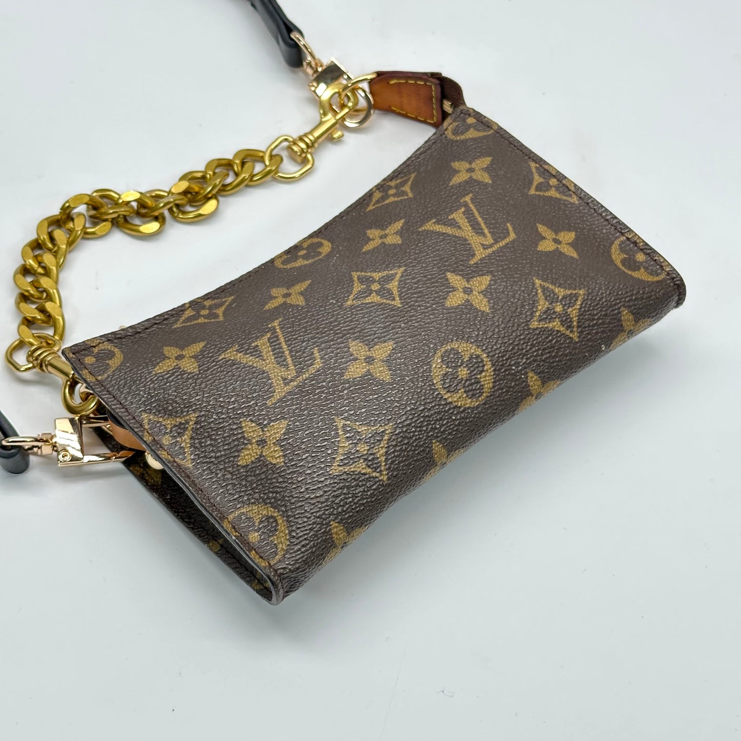 Authentic Louis Vuitton Monogram Bucket Pouch Crossbody