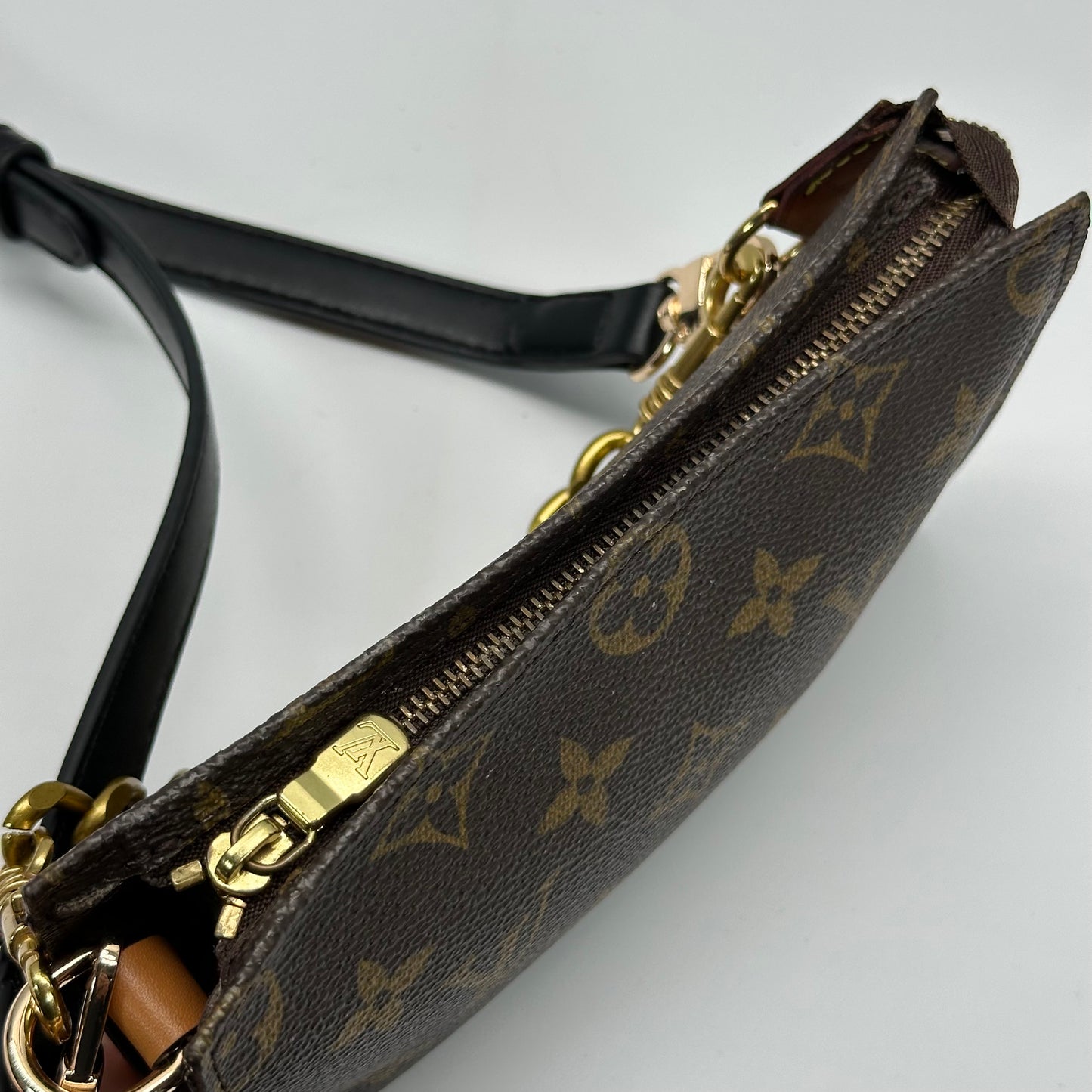 Authentic Louis Vuitton Monogram Bucket Pouch Crossbody
