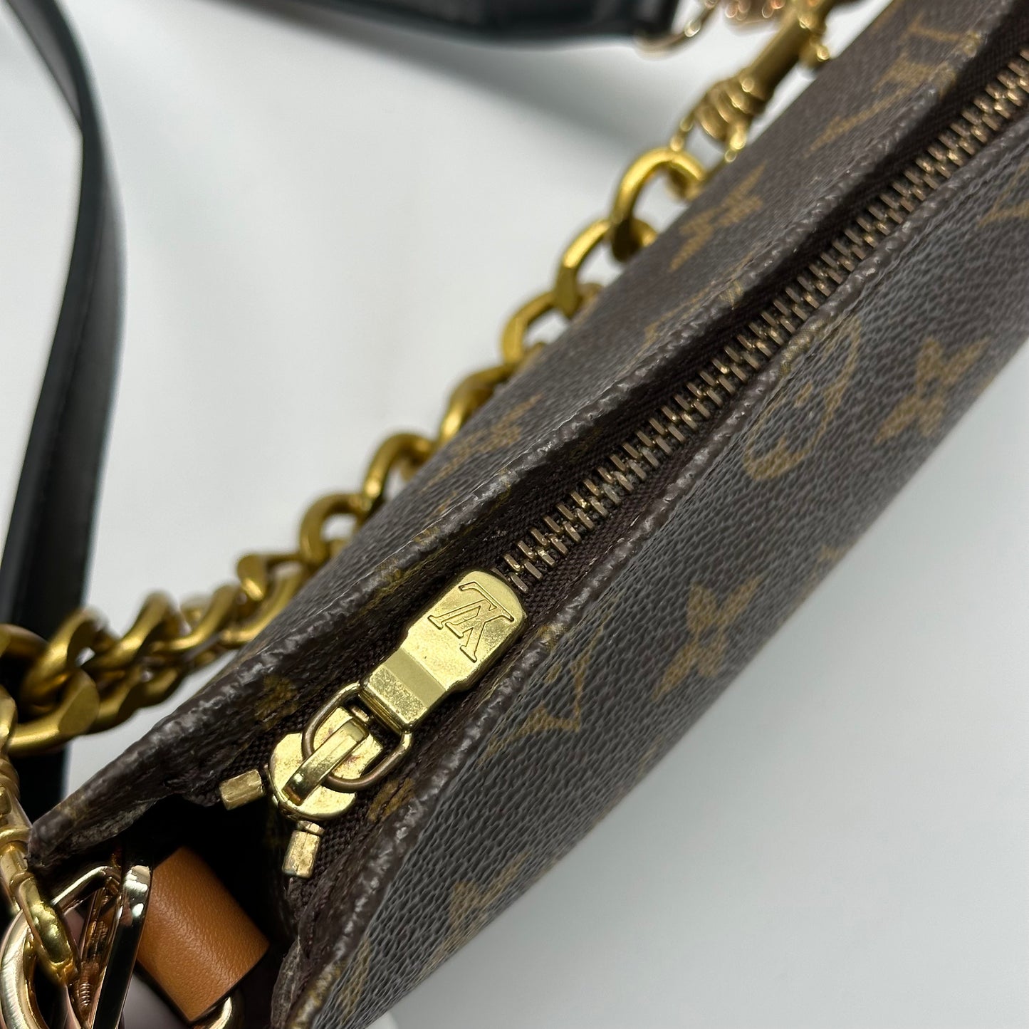 Authentic Louis Vuitton Monogram Bucket Pouch Crossbody