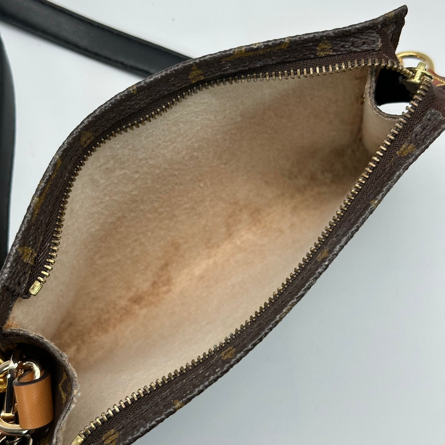 Authentic Louis Vuitton Monogram Bucket Pouch Crossbody