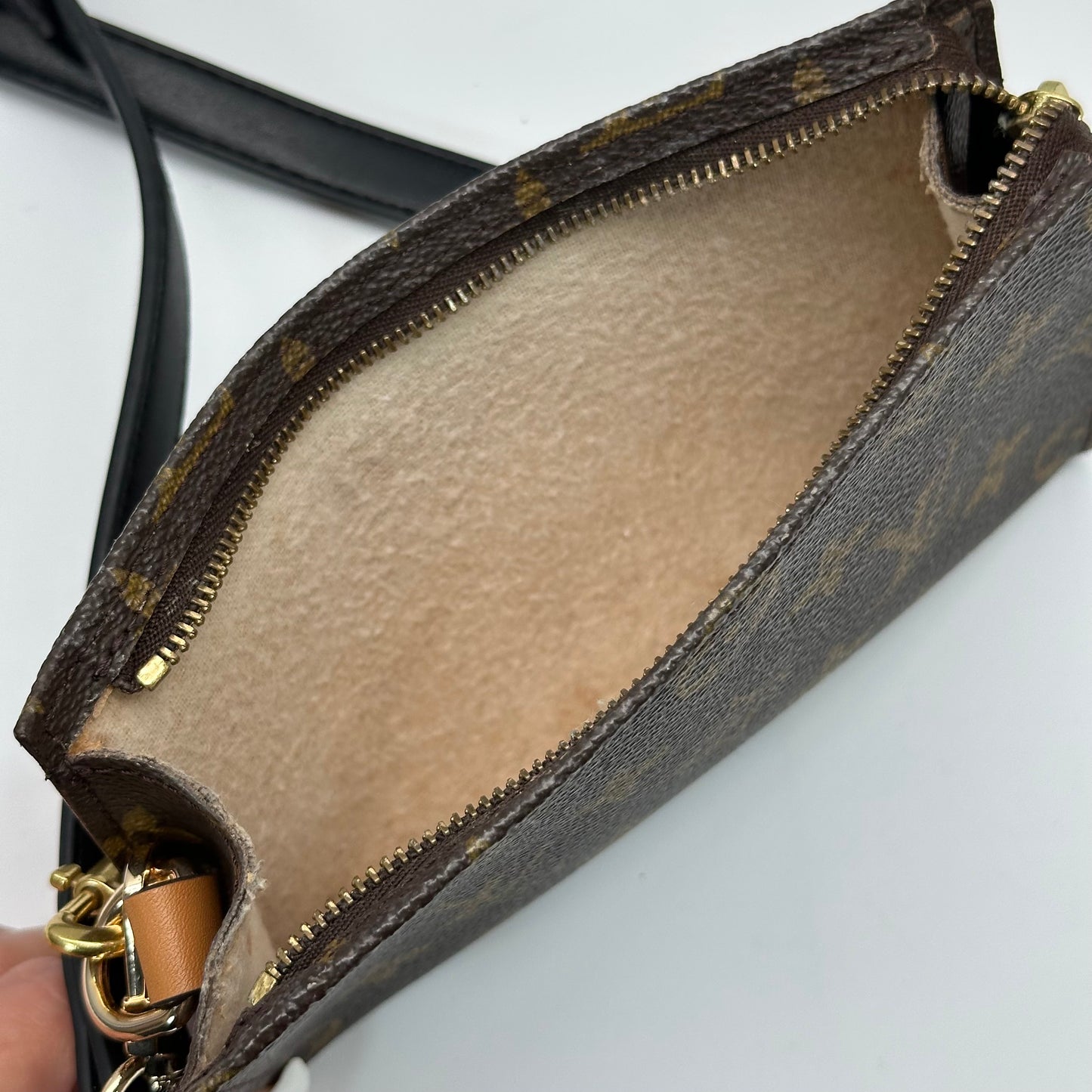 Authentic Louis Vuitton Monogram Bucket Pouch Crossbody
