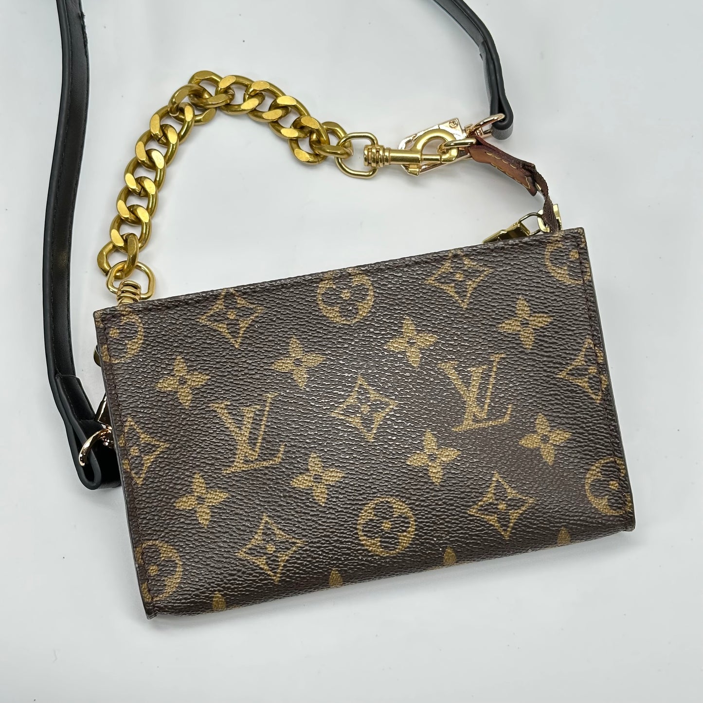 Authentic Louis Vuitton Monogram Bucket Pouch Crossbody