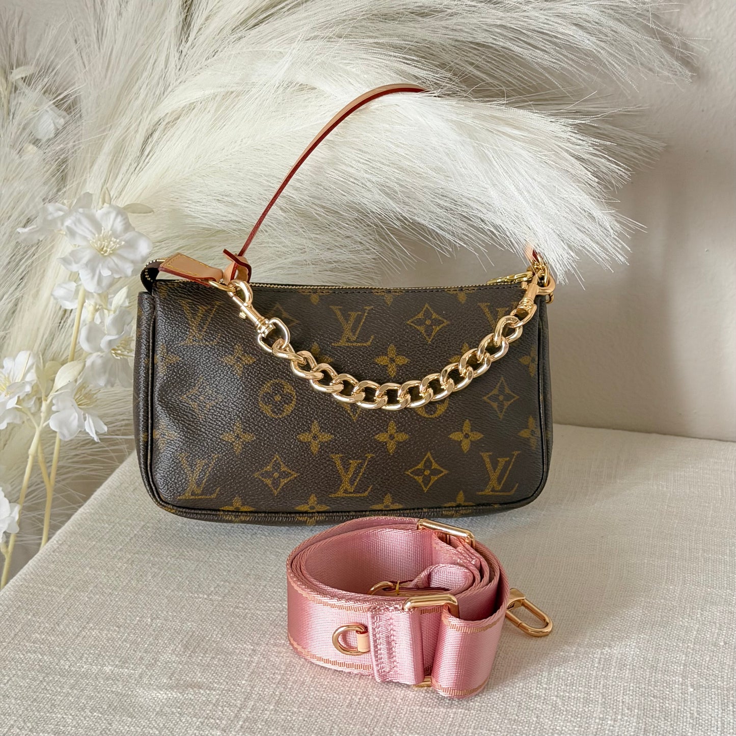 Authentic 2000 Louis Vuitton Monogram Pochette Accessoires Crossbody