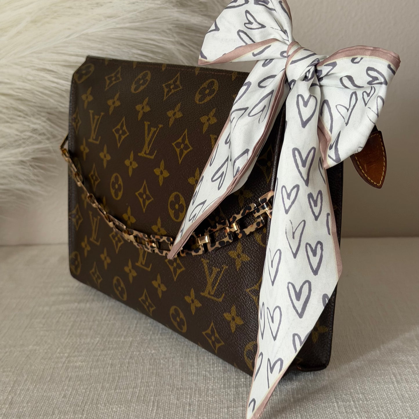 Authentic Louis Vuitton Monogram Toiletry 26 Crossbody