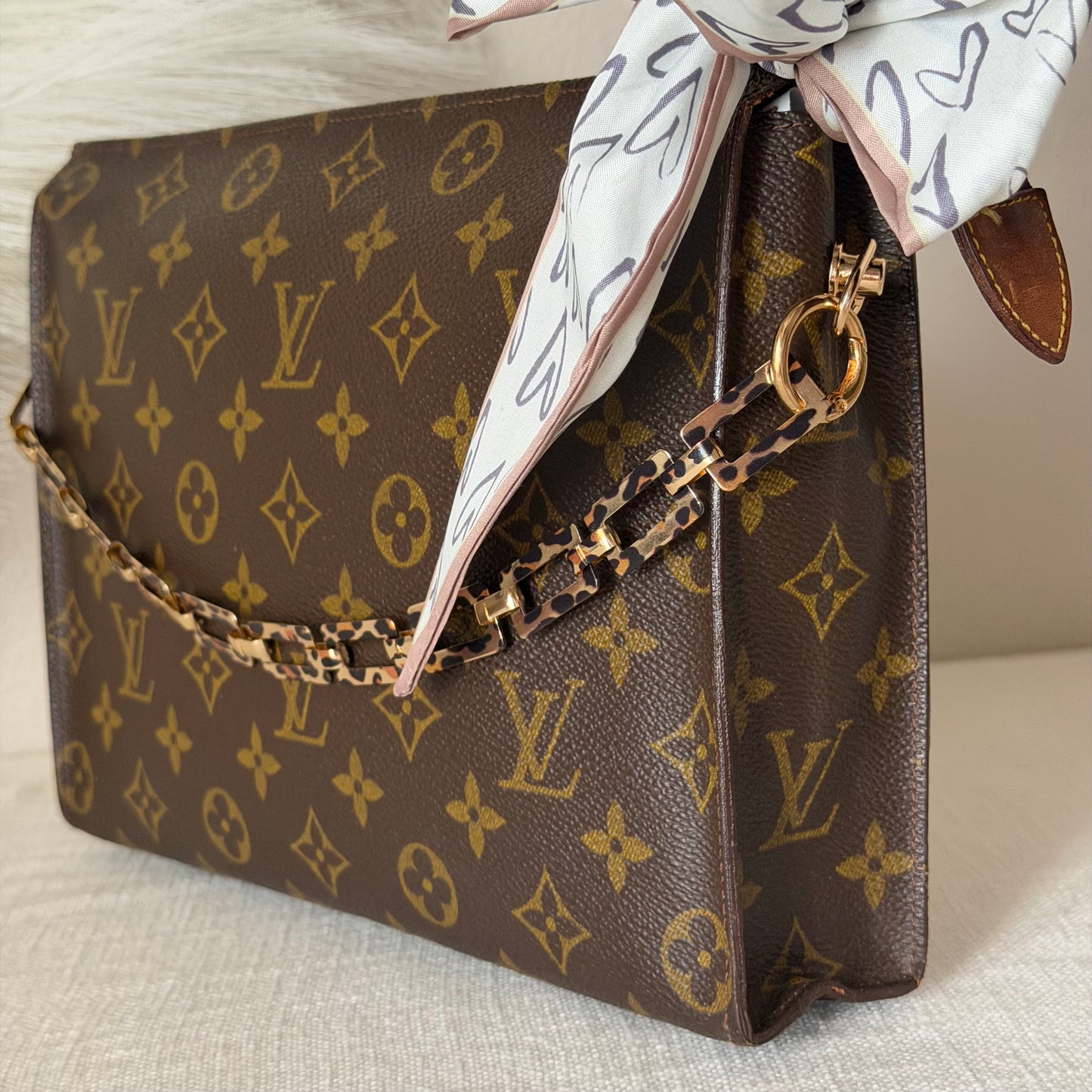 Authentic Louis Vuitton Monogram Toiletry 26 Crossbody