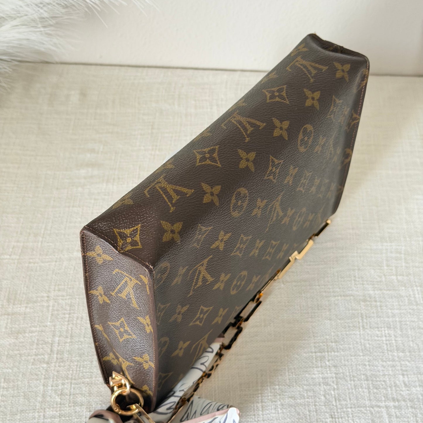 Authentic Louis Vuitton Monogram Toiletry 26 Crossbody