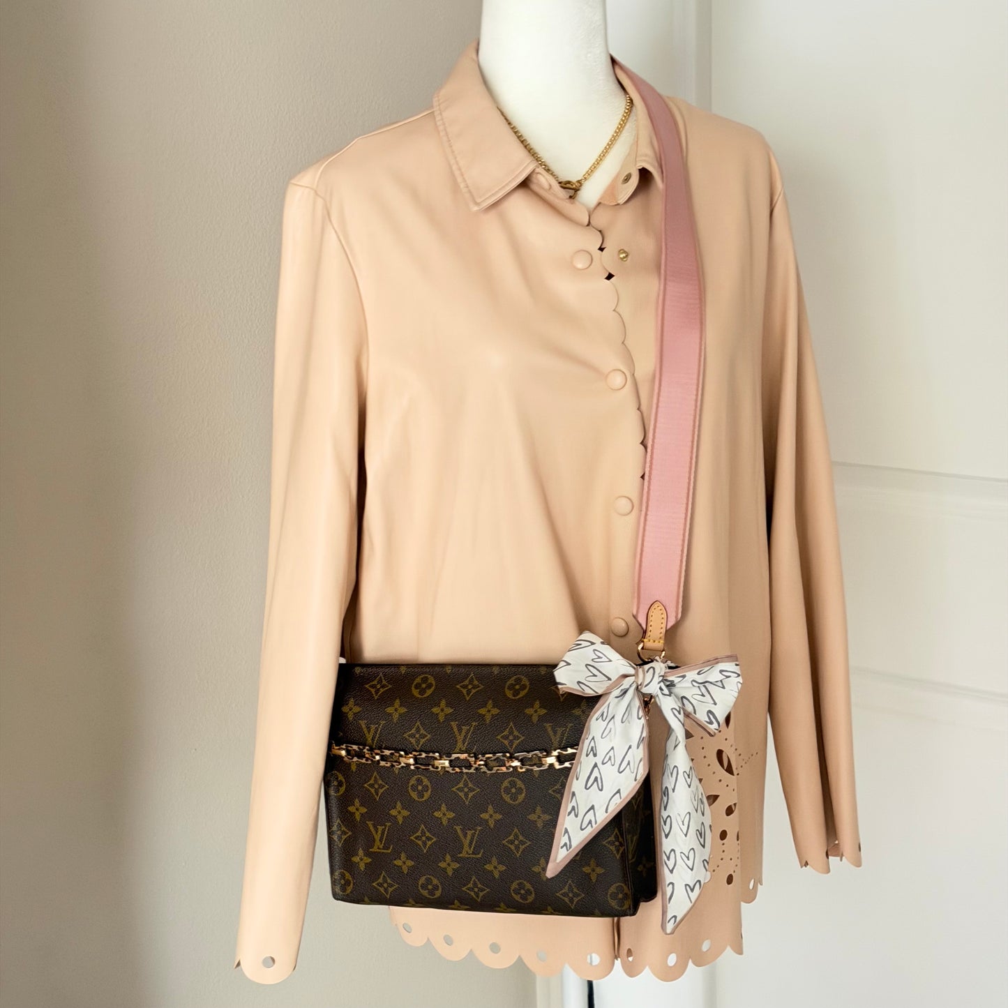 Authentic Louis Vuitton Monogram Toiletry 26 Crossbody