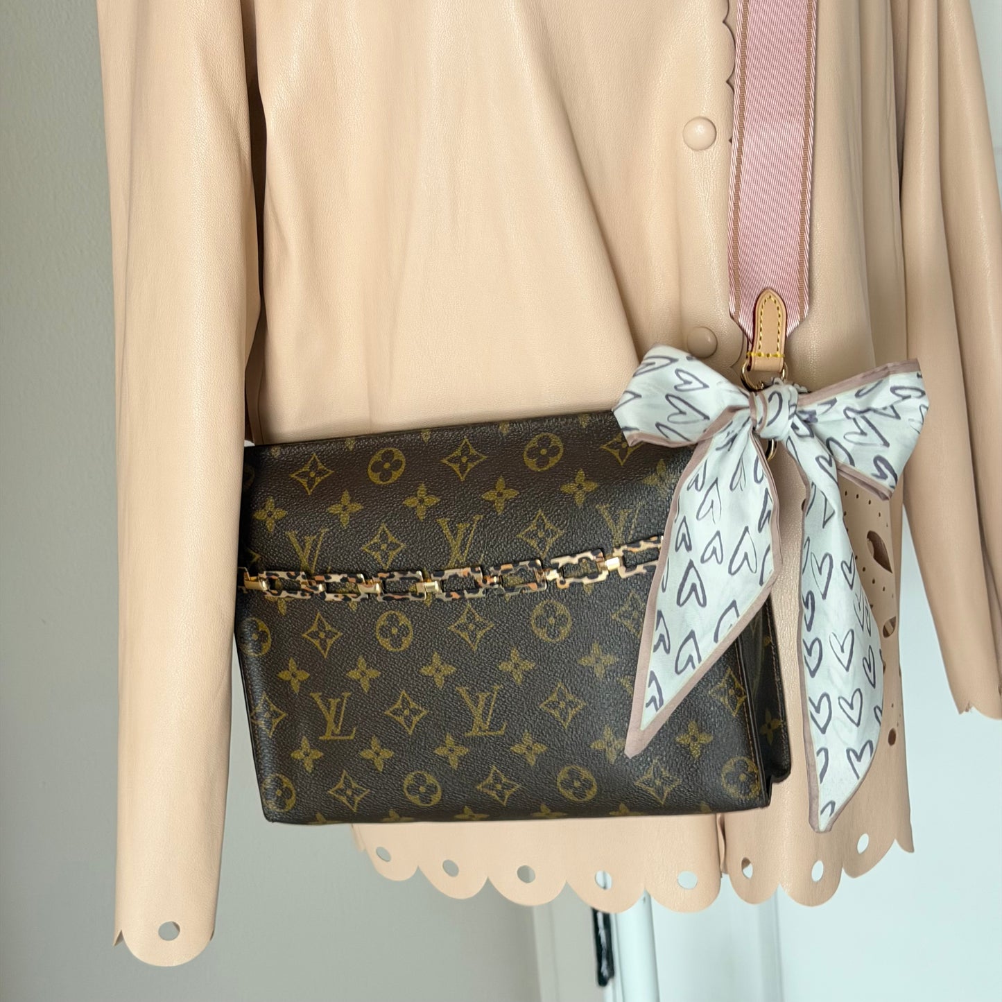 Authentic Louis Vuitton Monogram Toiletry 26 Crossbody