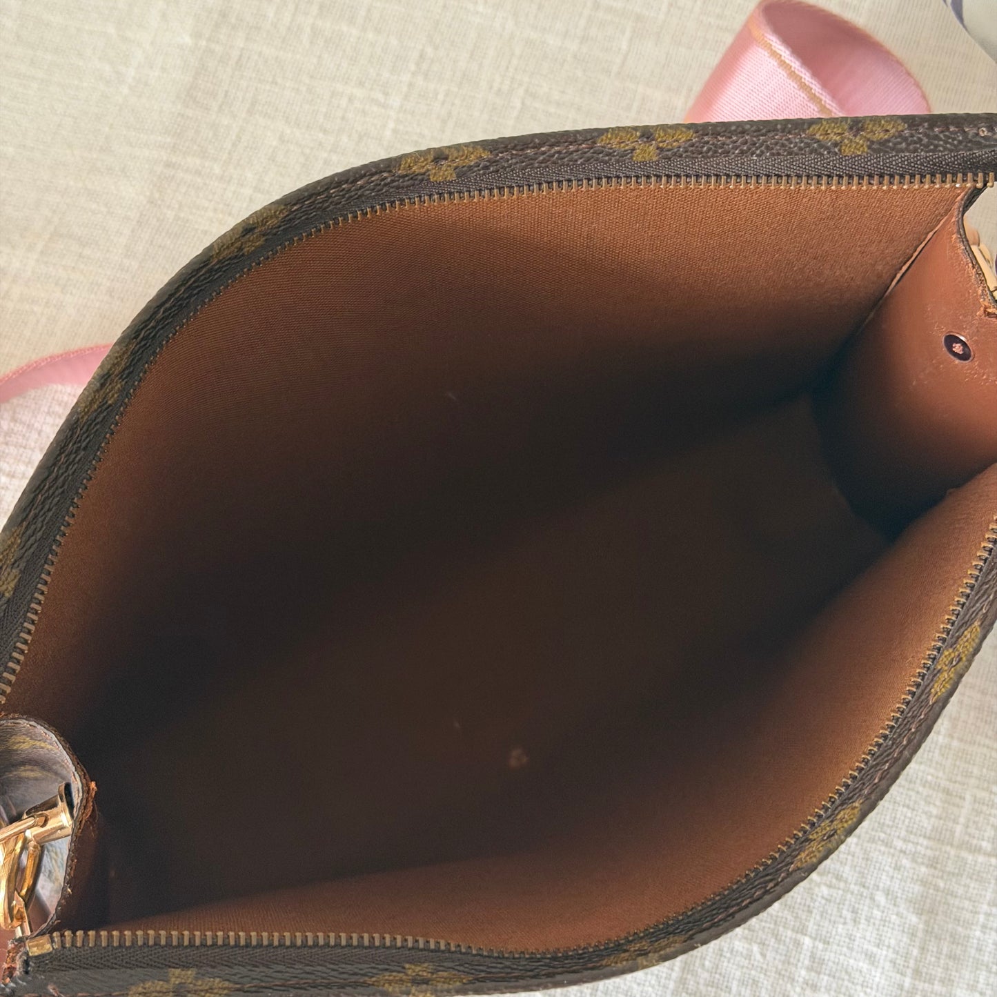 Authentic Louis Vuitton Monogram Toiletry 26 Crossbody