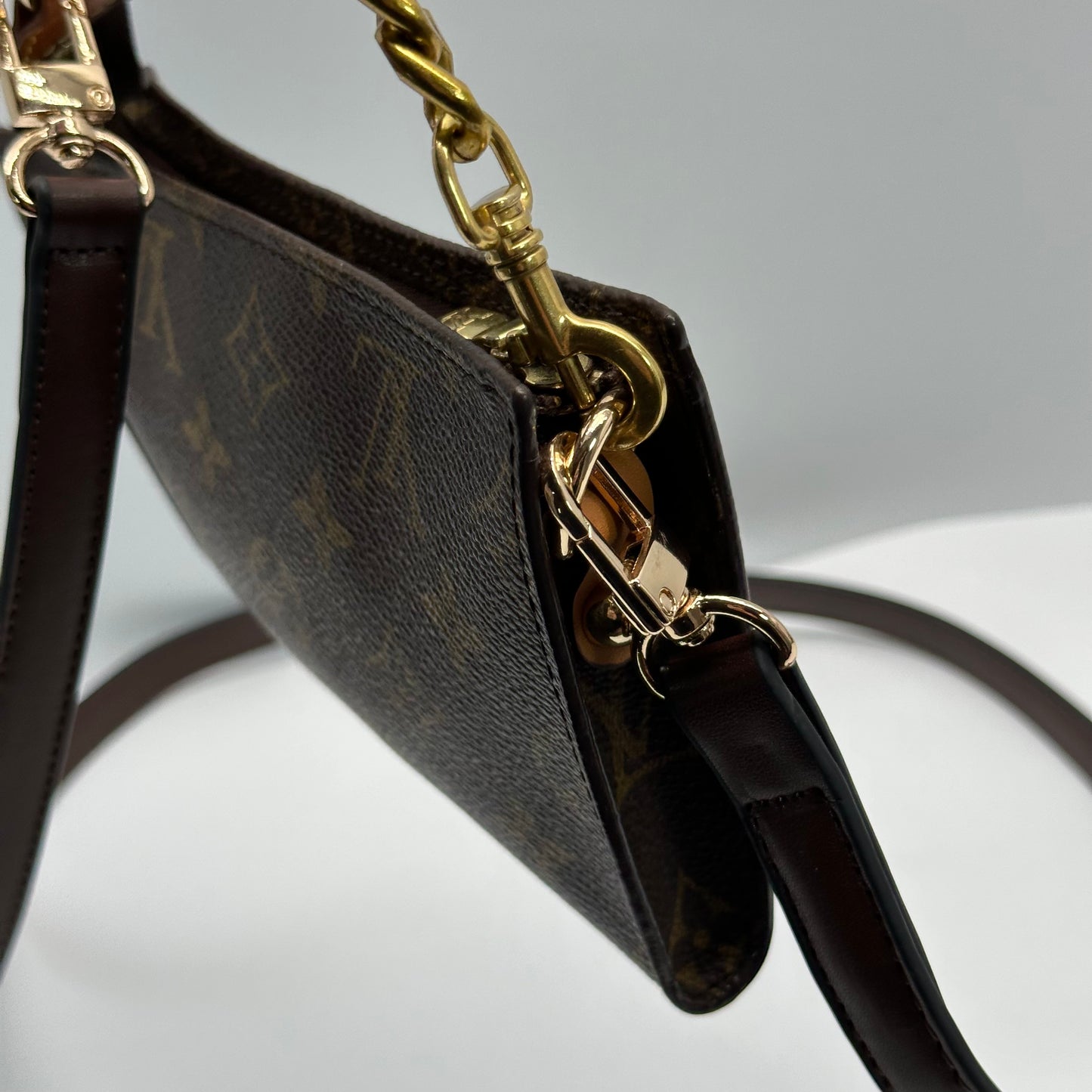 Authentic Louis Vuitton Monogram Bucket Pouch Crossbody
