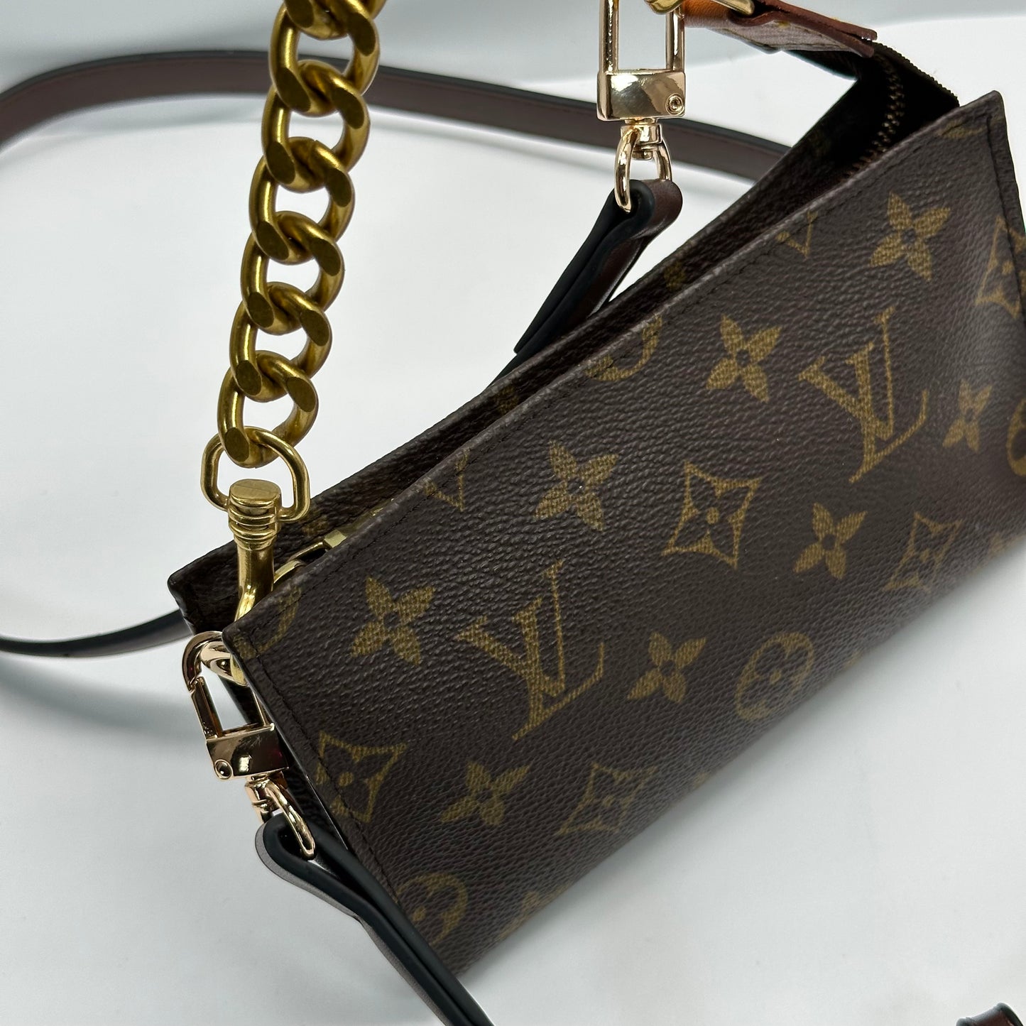 Authentic Louis Vuitton Monogram Bucket Pouch Crossbody