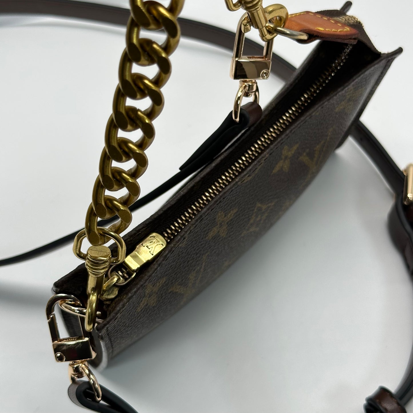 Authentic Louis Vuitton Monogram Bucket Pouch Crossbody