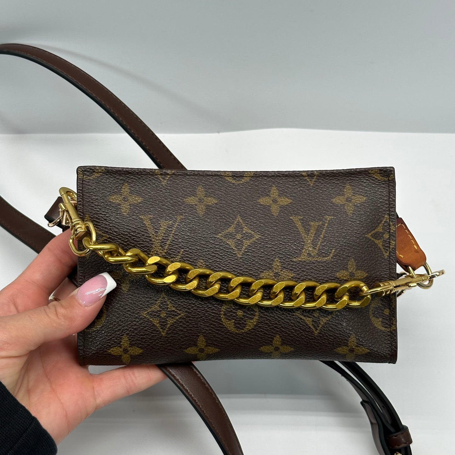 Authentic Louis Vuitton Monogram Bucket Pouch Crossbody